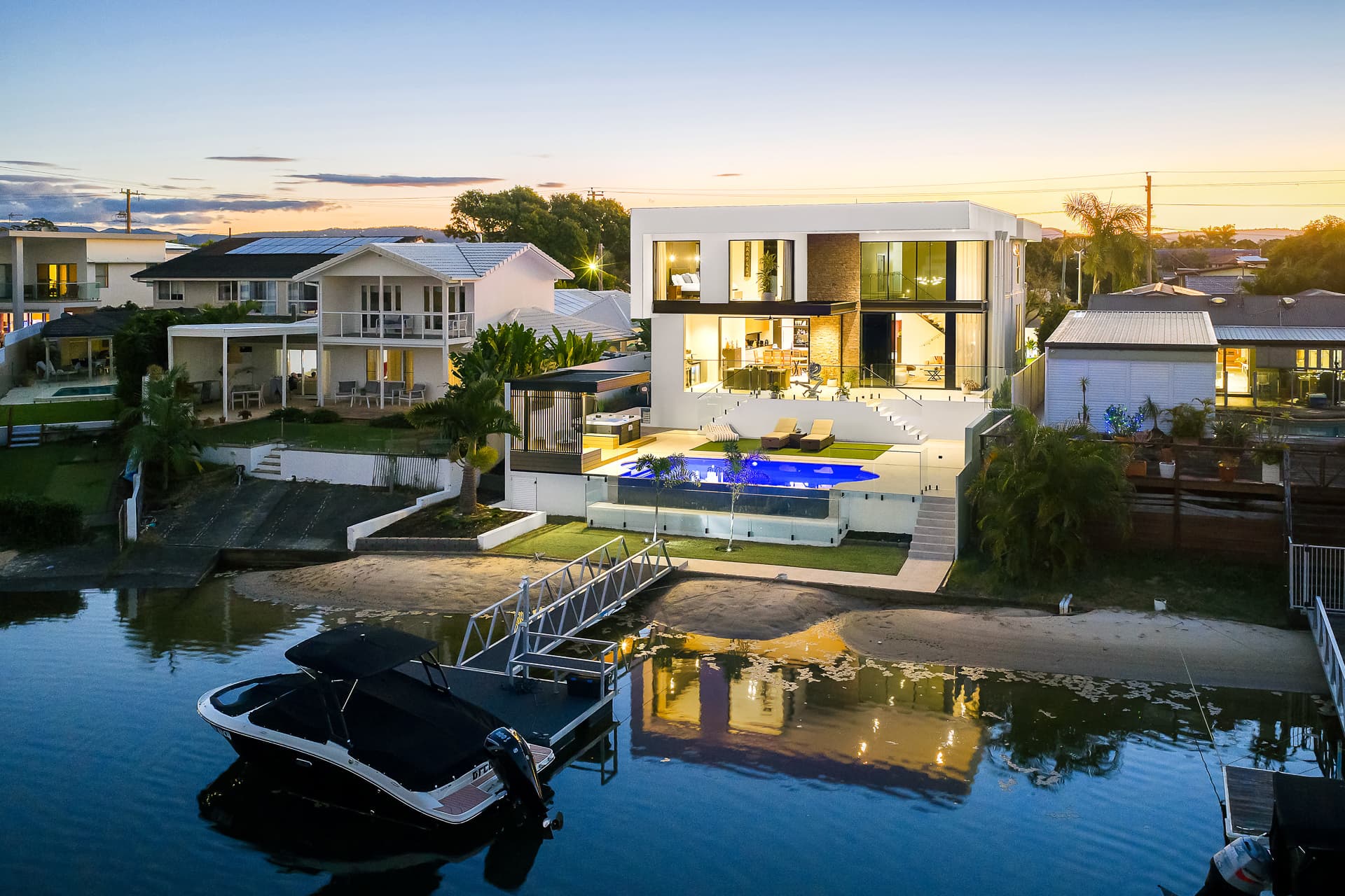 7/19B Riverside Crescent, Broadbeach Waters - Thumbnail 3