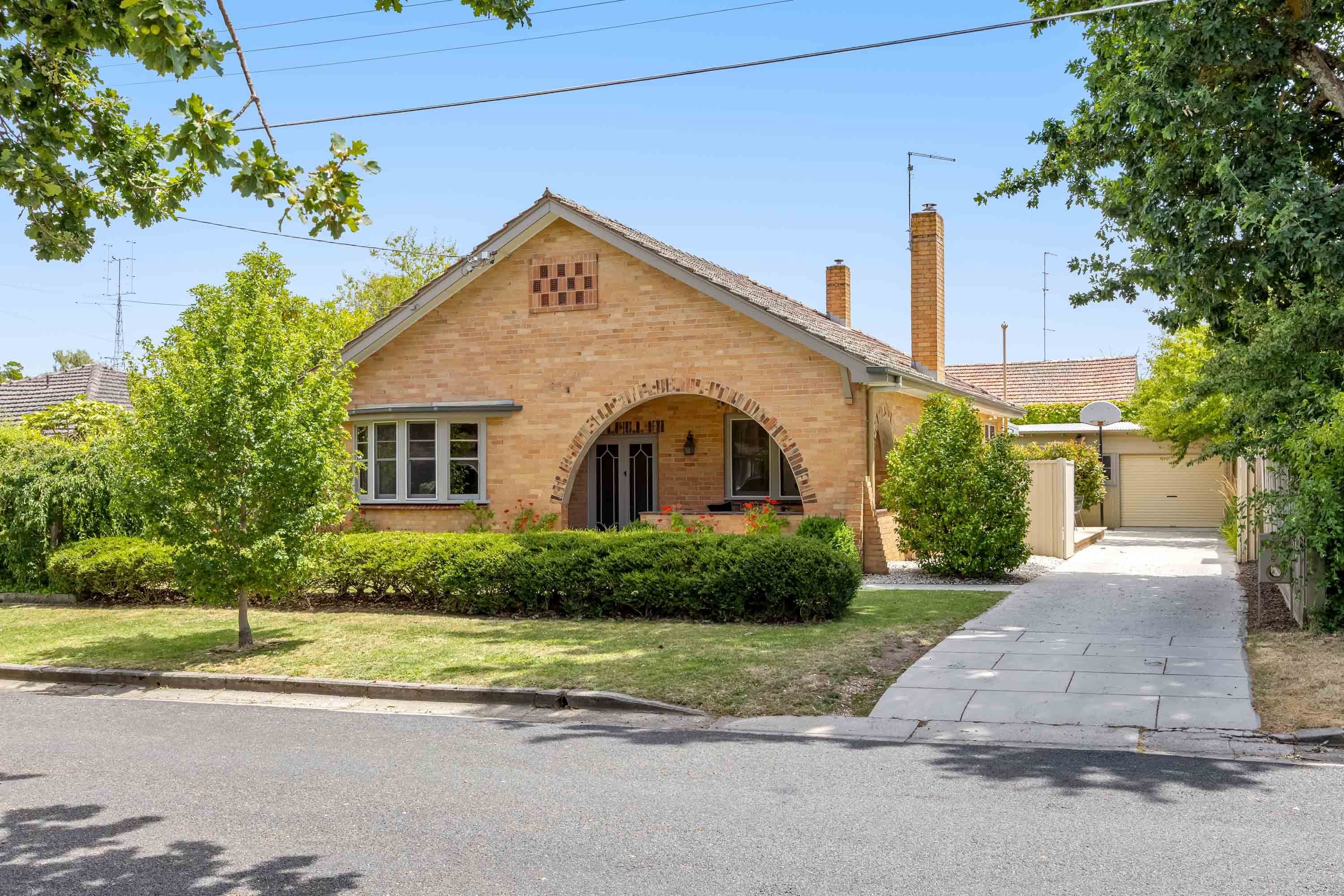 7 Lindisfarne Crescent, Lake Wendouree VIC 3350, Lake Wendouree - Image 1