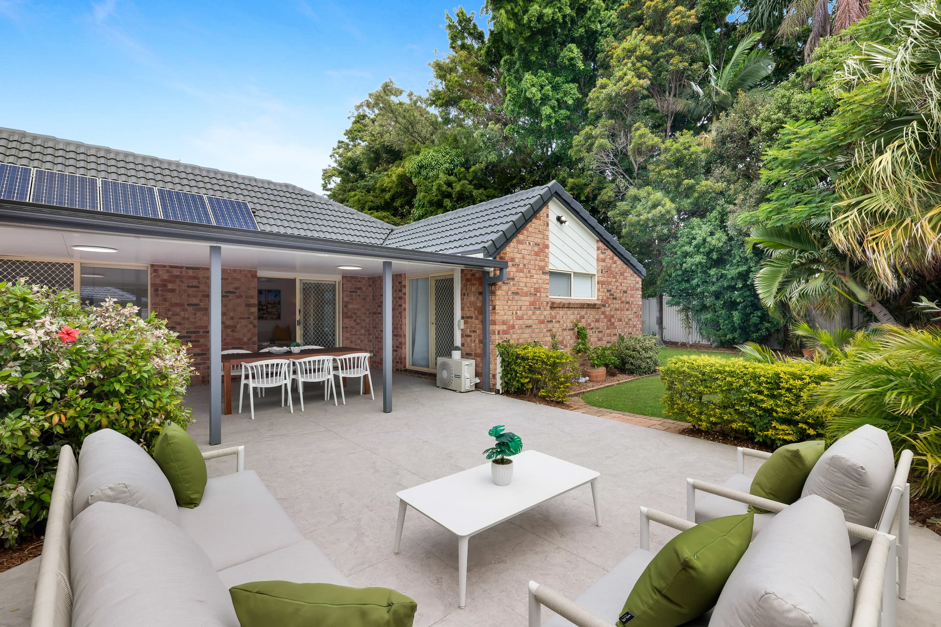 4/75 A Cobar Street, Mermaid Waters - Image 1