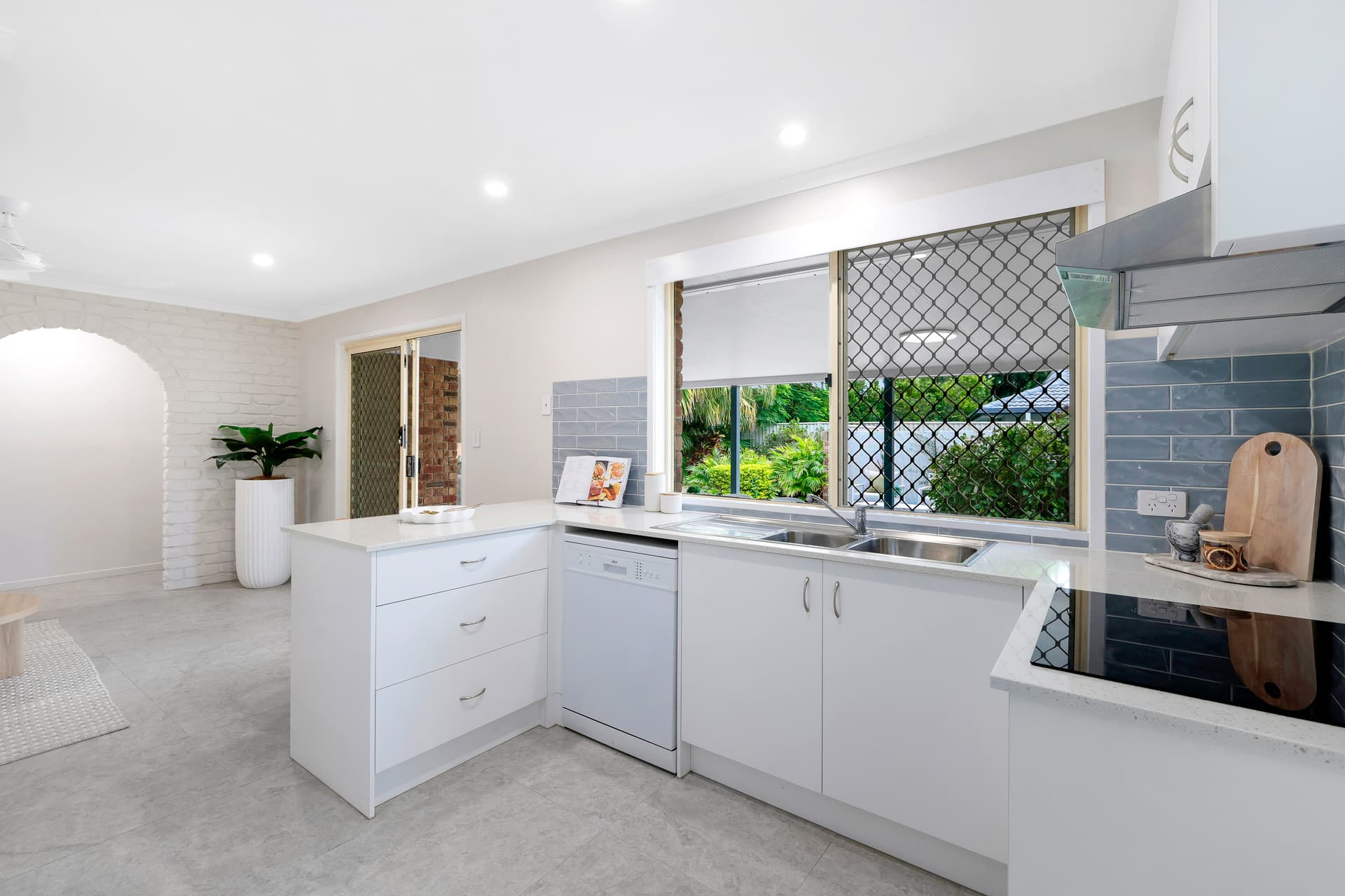 4/75 A Cobar Street, Mermaid Waters - Thumbnail 8