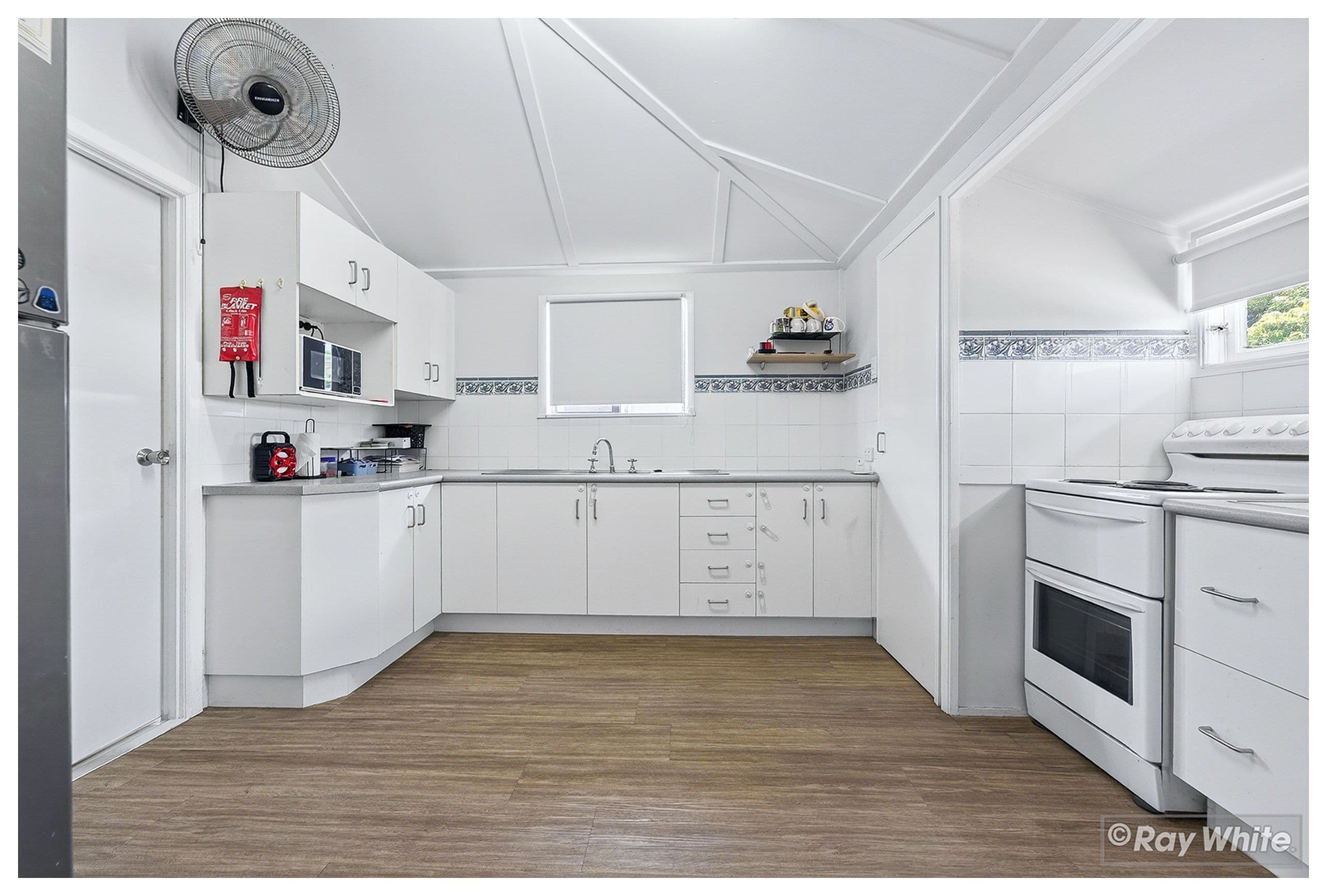 16 Medcraf Street, Park Avenue QLD 4701, Park Avenue - Thumbnail 2
