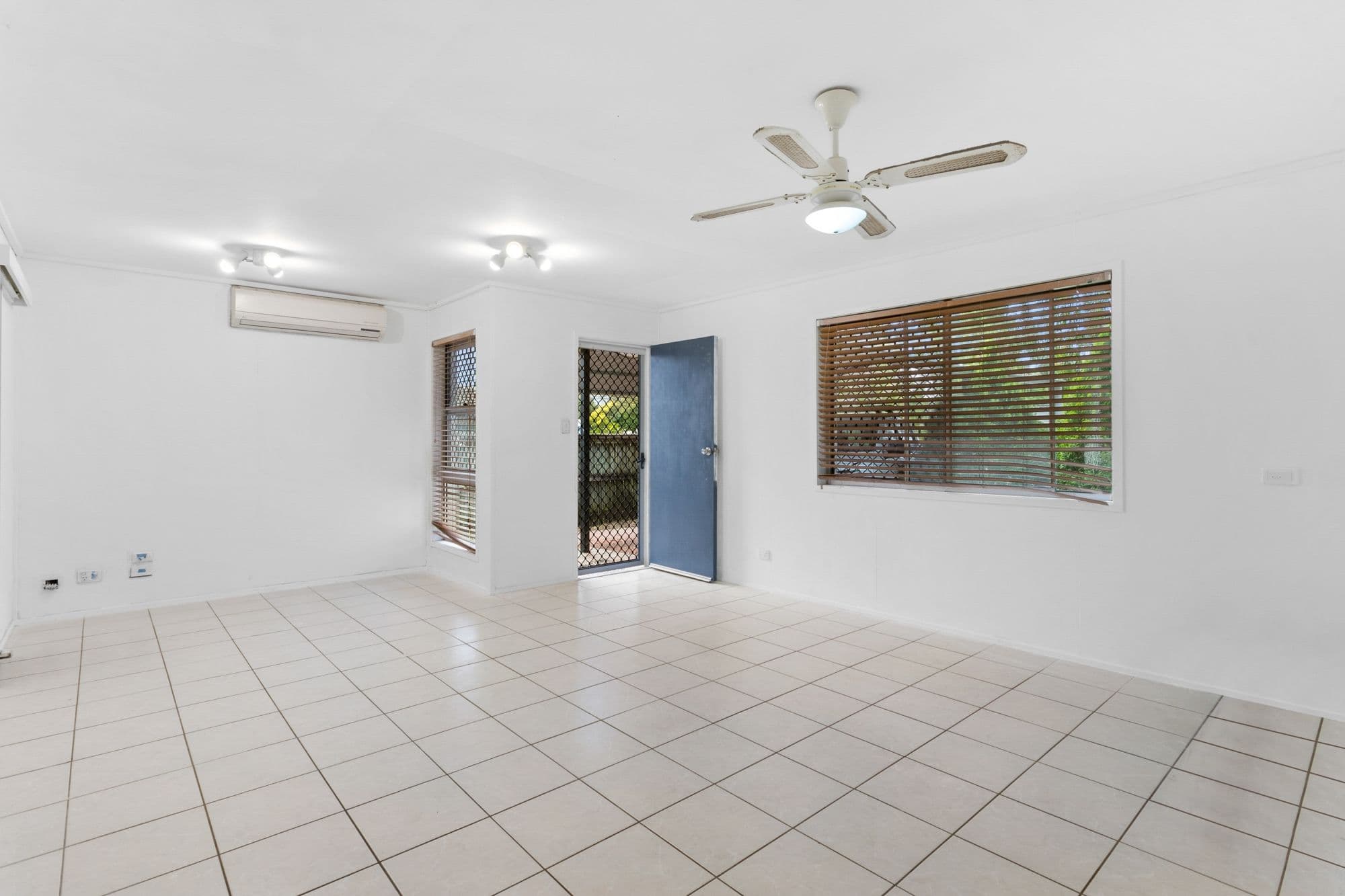 14 Kingfish Street, Deception Bay QLD 4508, Deception Bay - Thumbnail 2