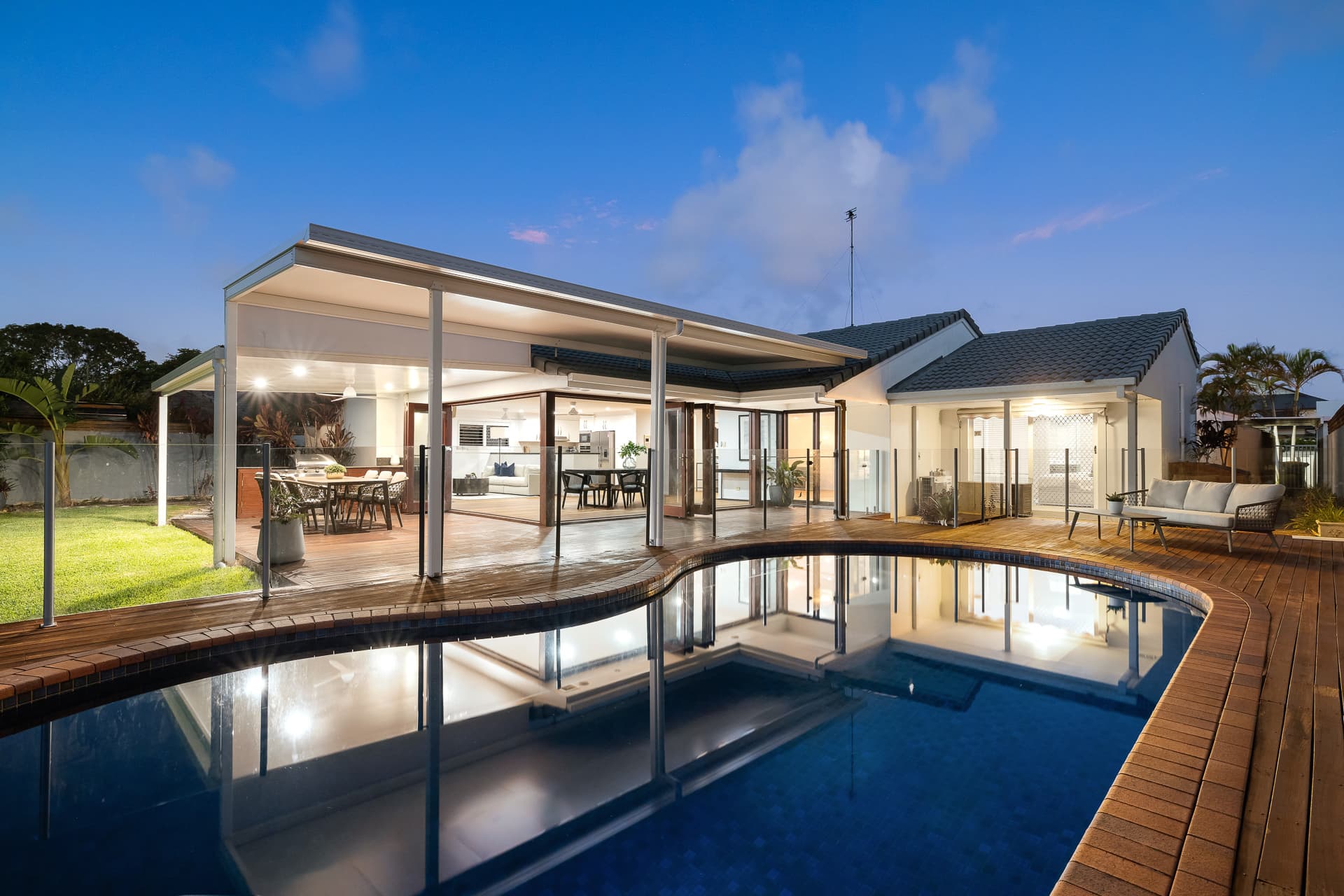 14/11 Williams Parade, Clear Island Waters - Thumbnail 2
