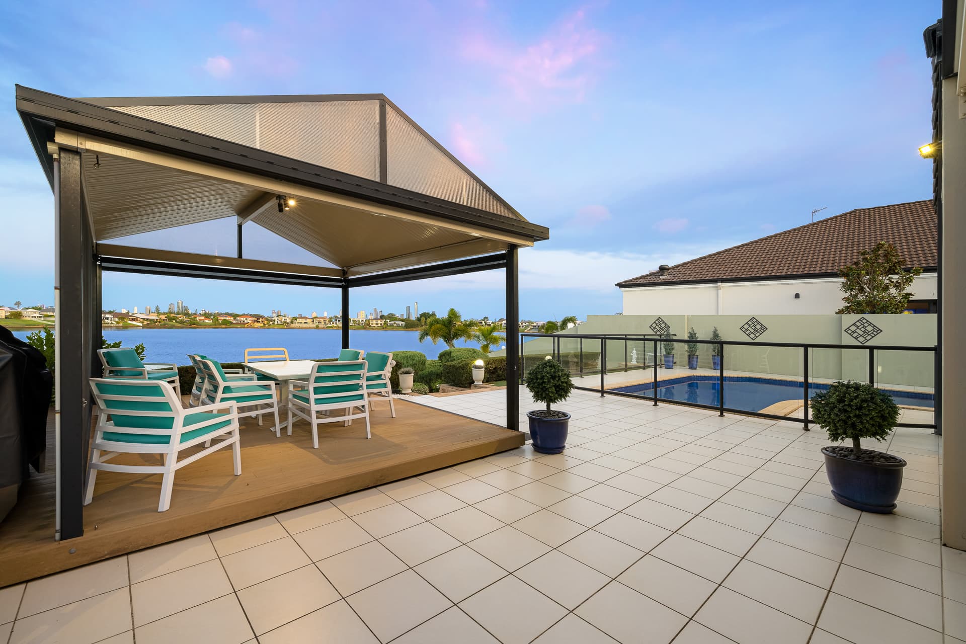 1/8 Williams Parade, Benowa Waters - Thumbnail 6