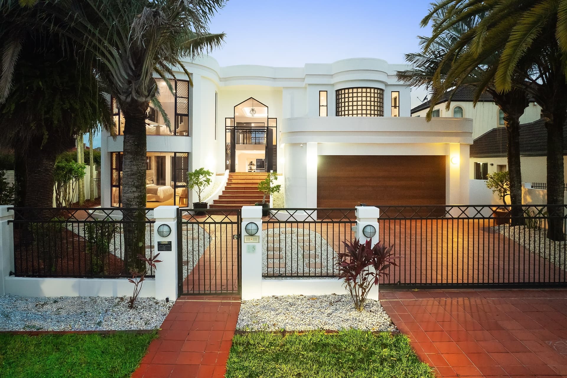 15/36-40 Myra Road, Clear Island Waters - Image 1
