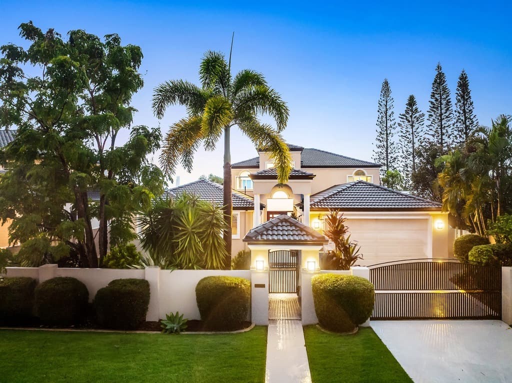 1/10 Eltham Street, Benowa Waters - Image 1
