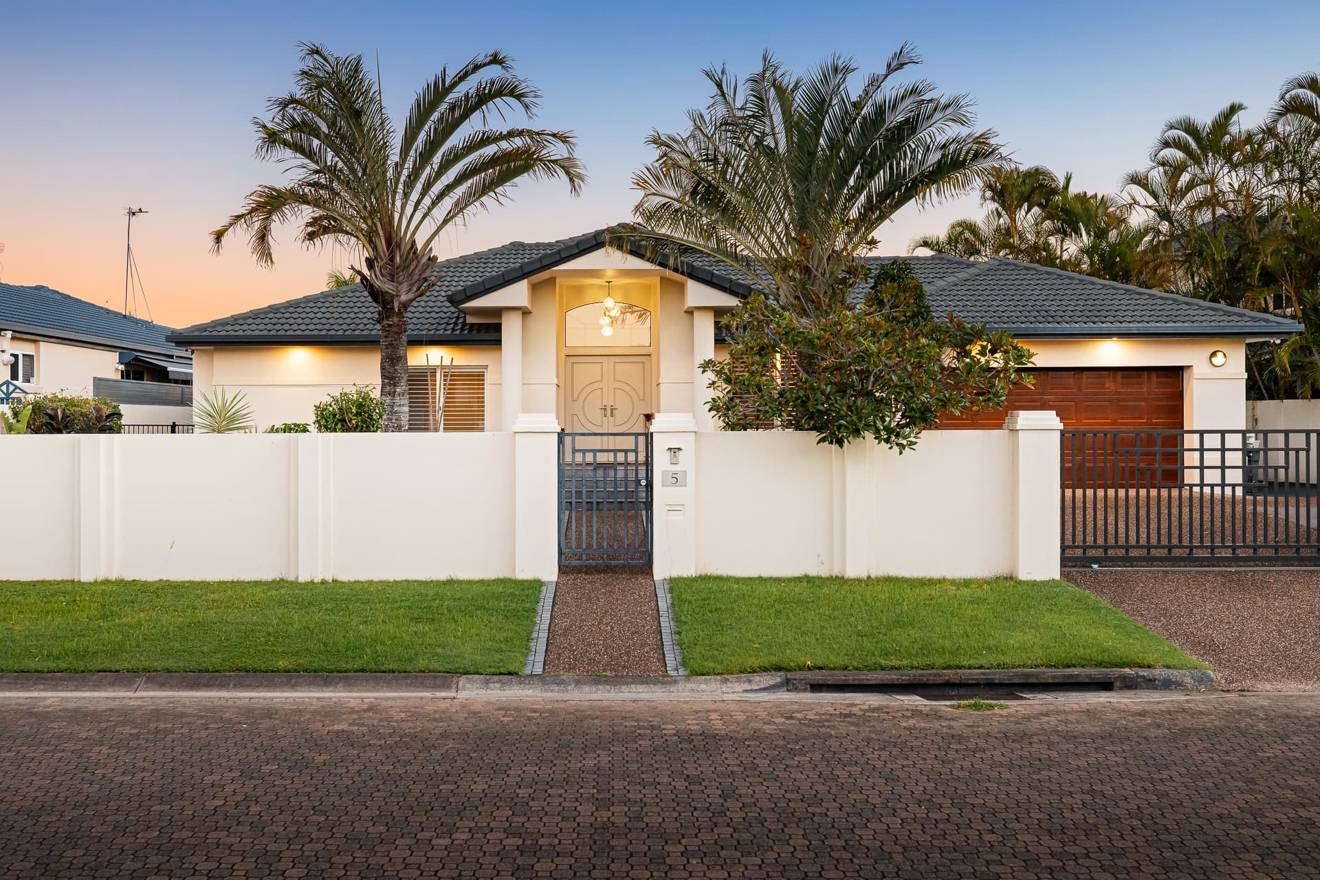 5 Montego Court, Mermaid Waters, QLD, 4218, Mermaid Waters - Thumbnail 2