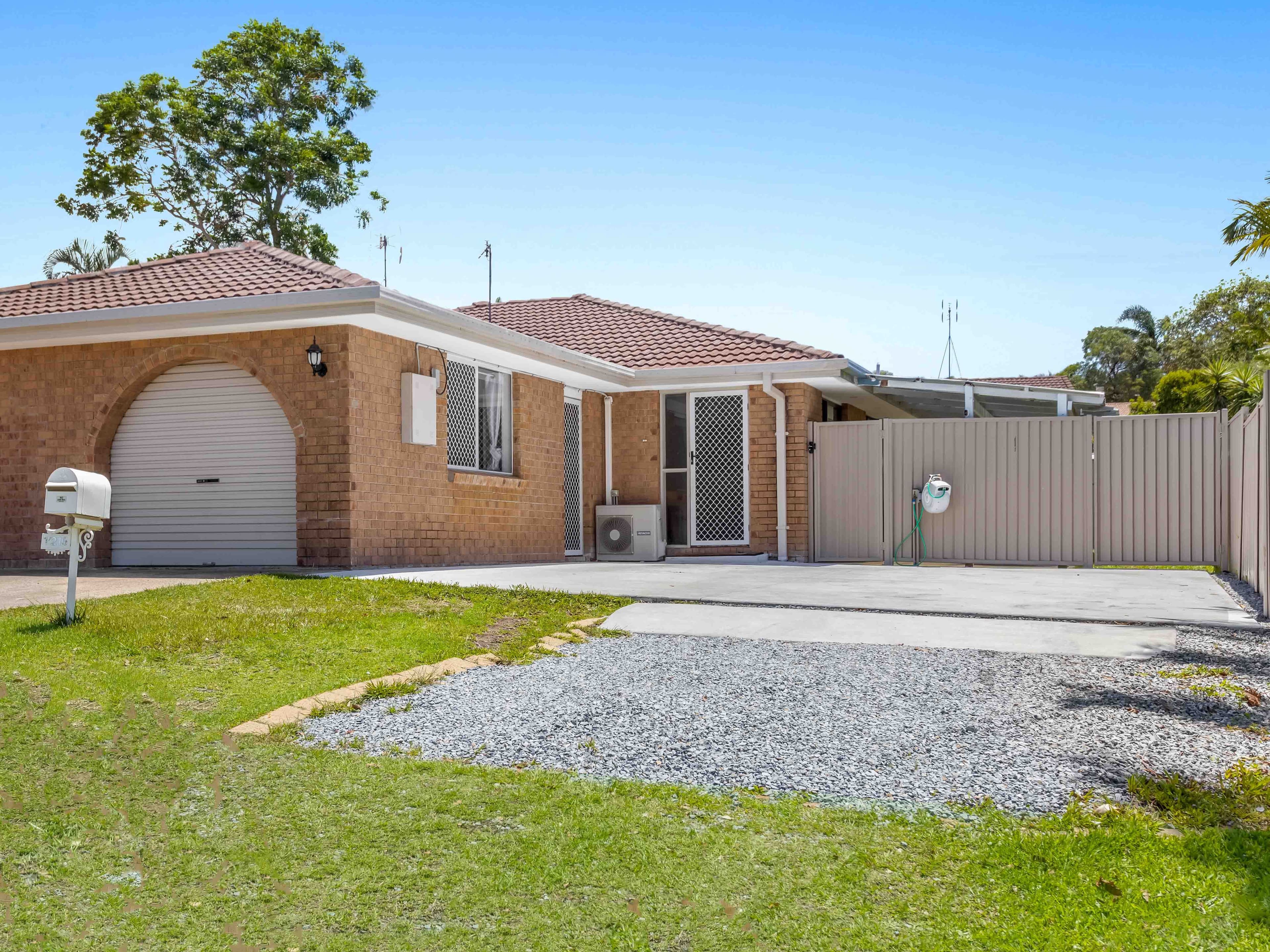 216 Olsen Avenue, Arundel QLD 4214, Arundel - Thumbnail 2