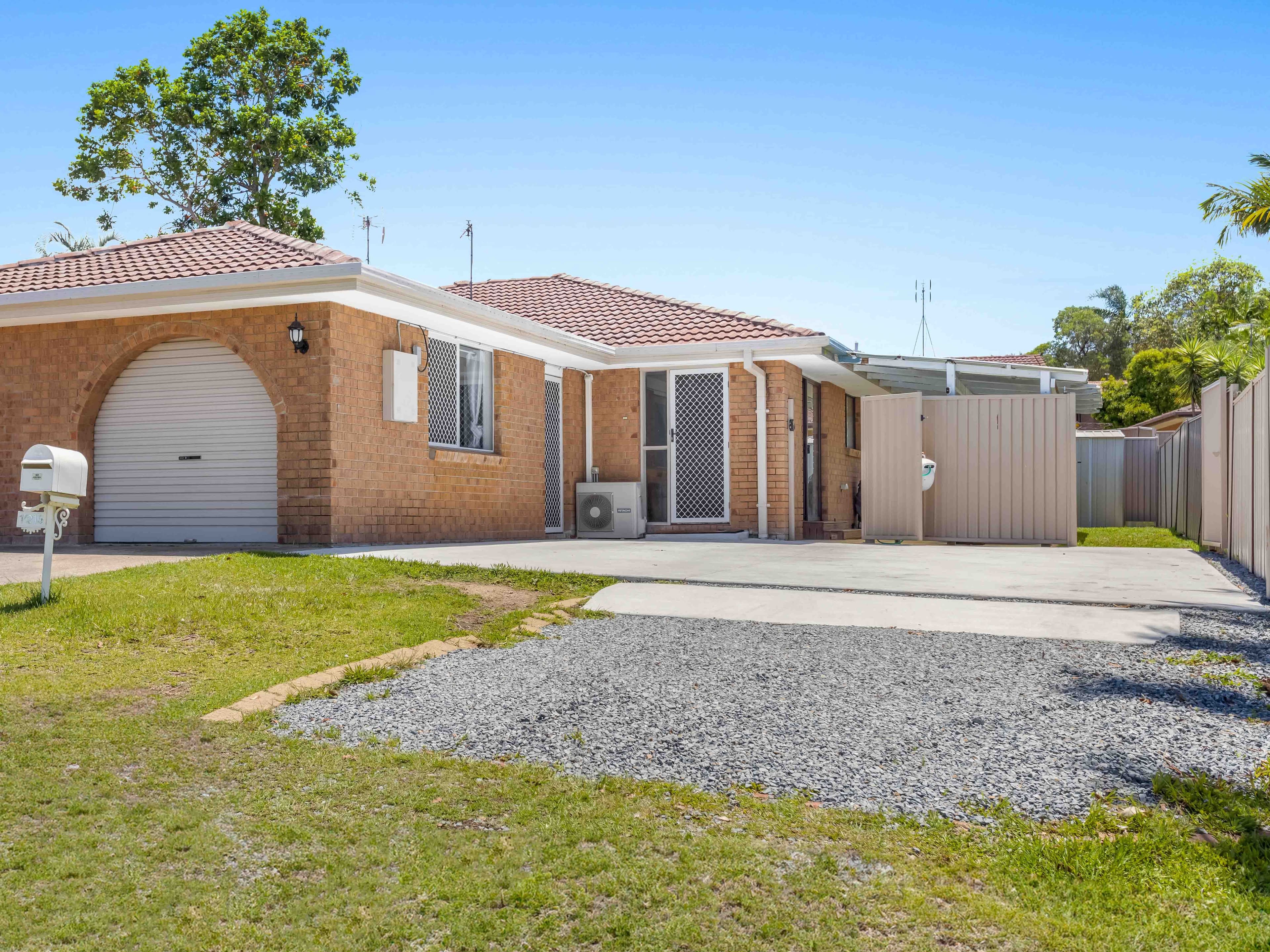216 Olsen Avenue, Arundel QLD 4214, Arundel - Thumbnail 3