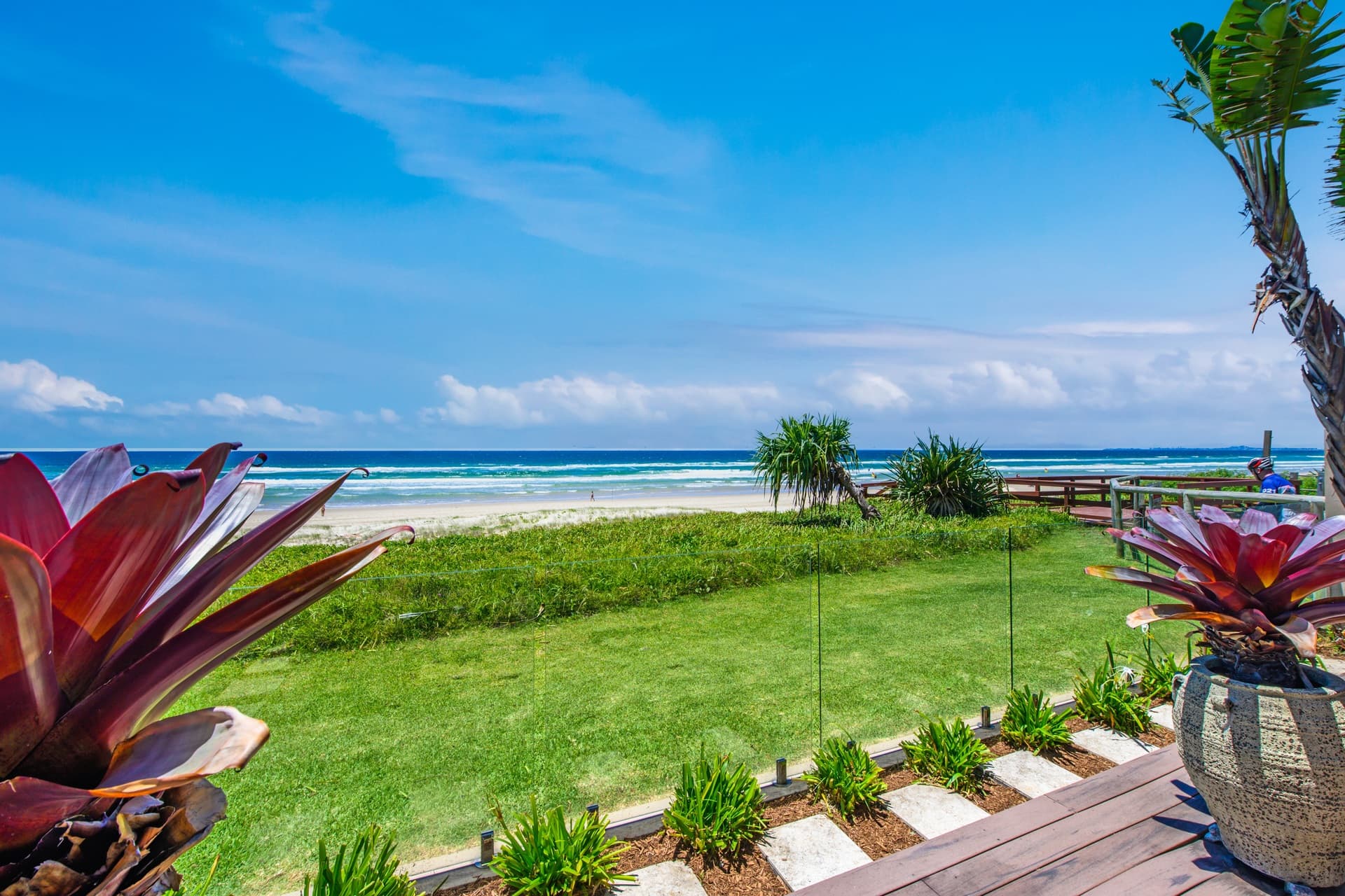 17 Hedges Avenue, Mermaid Beach, QLD, 4218, Mermaid Beach - Thumbnail 2