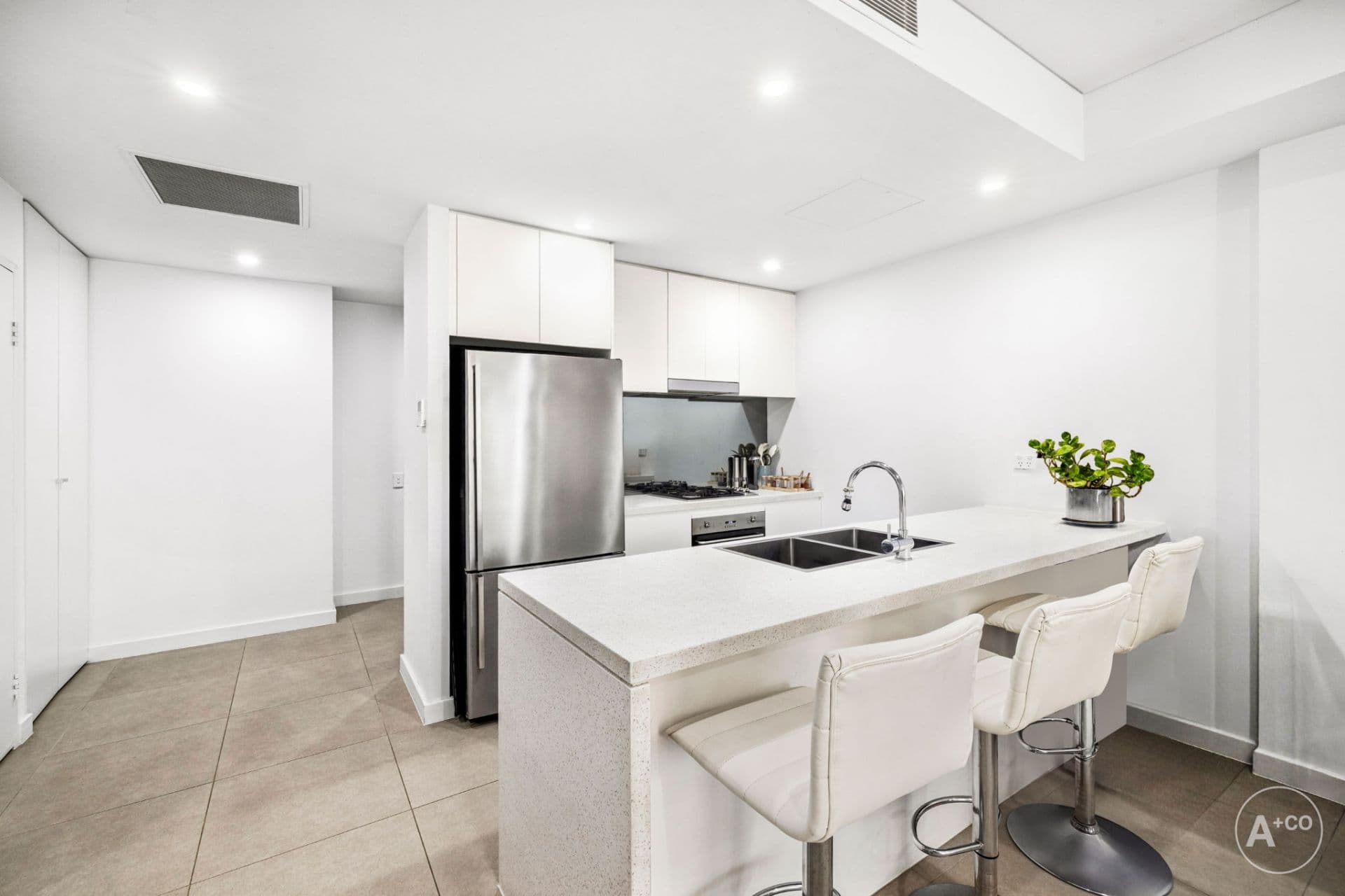 202/2 Mahroot Street, Botany, Botany - Thumbnail 4