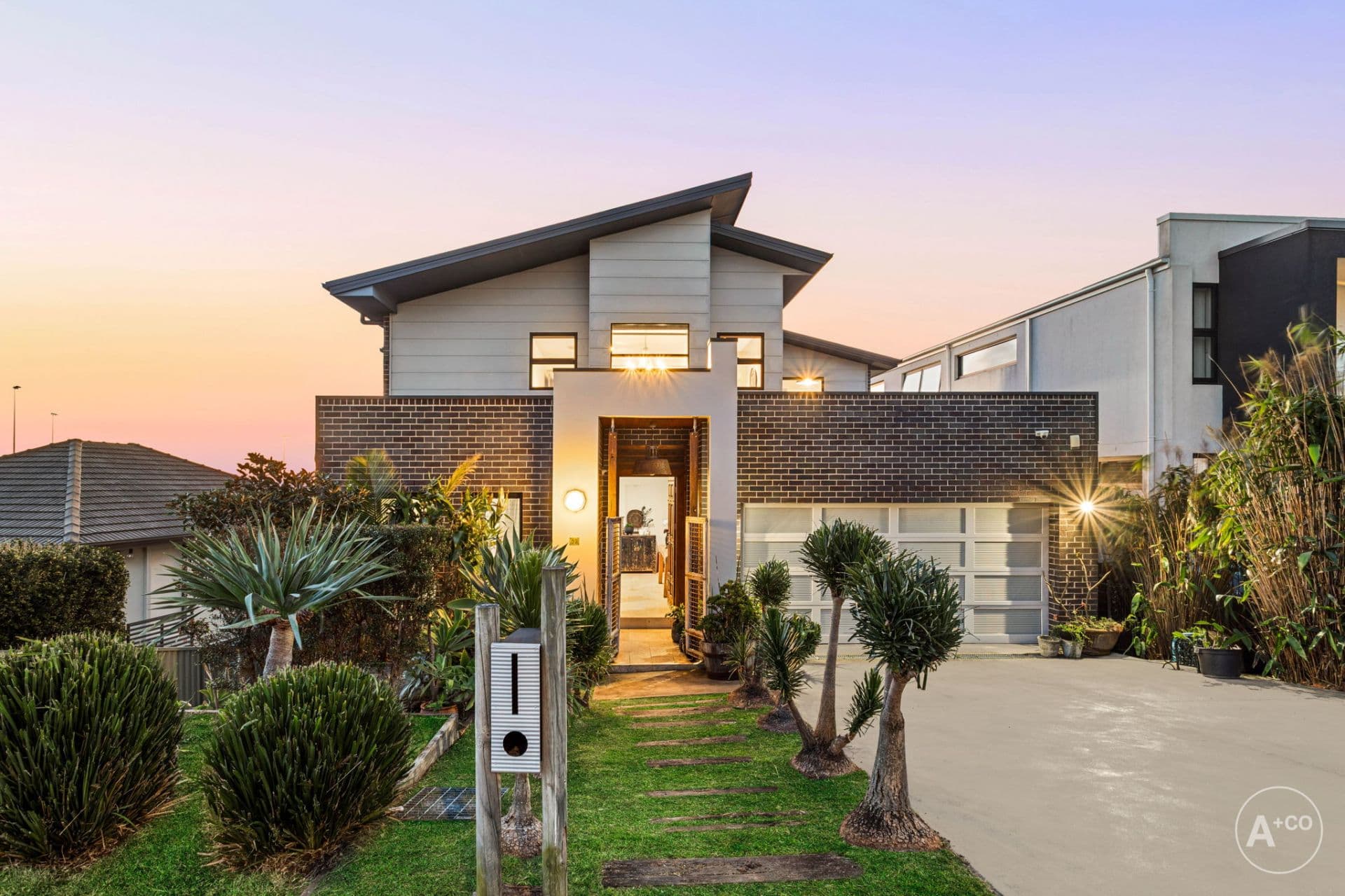 52 Lasseter Avenue, Chifley, Chifley - Thumbnail 2