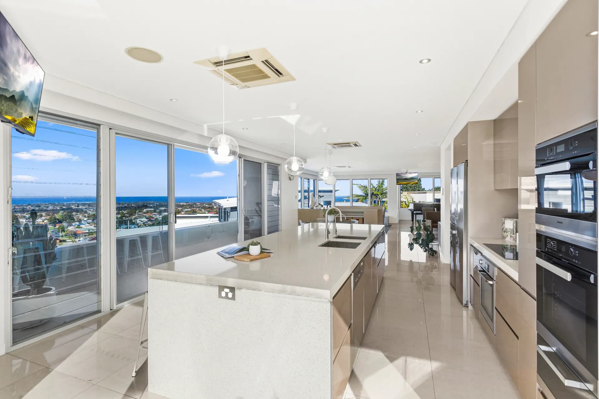 15 Taylor Place, Corrimal, NSW, Corrimal - Thumbnail 3