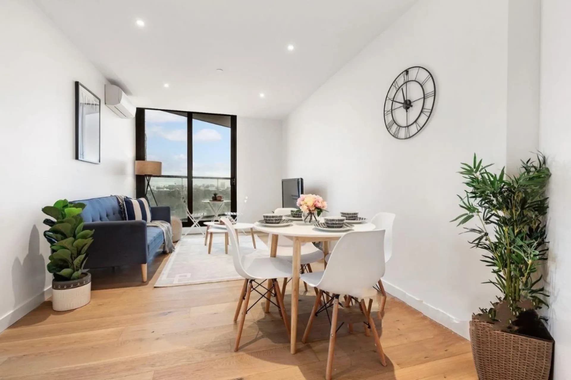906/77 Queens Road, Melbourne - Image 1