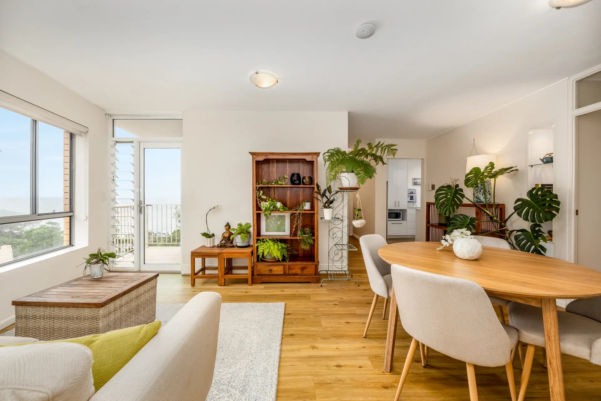 8/89 Marine Parade, Redcliffe - Image 1