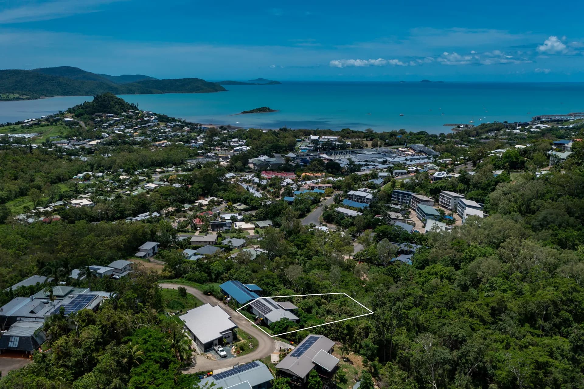 21 Yachtsman Parade, Cannonvale - Image 1