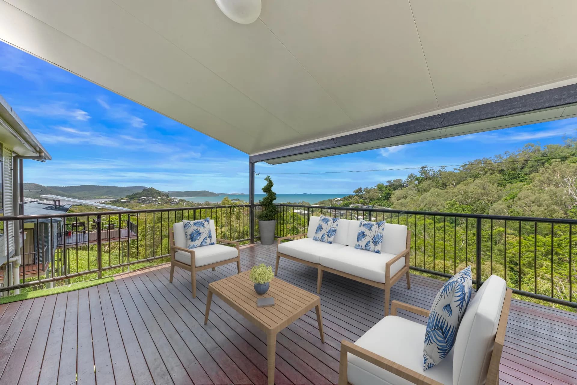 21 Yachtsman Parade, Cannonvale - Thumbnail 2