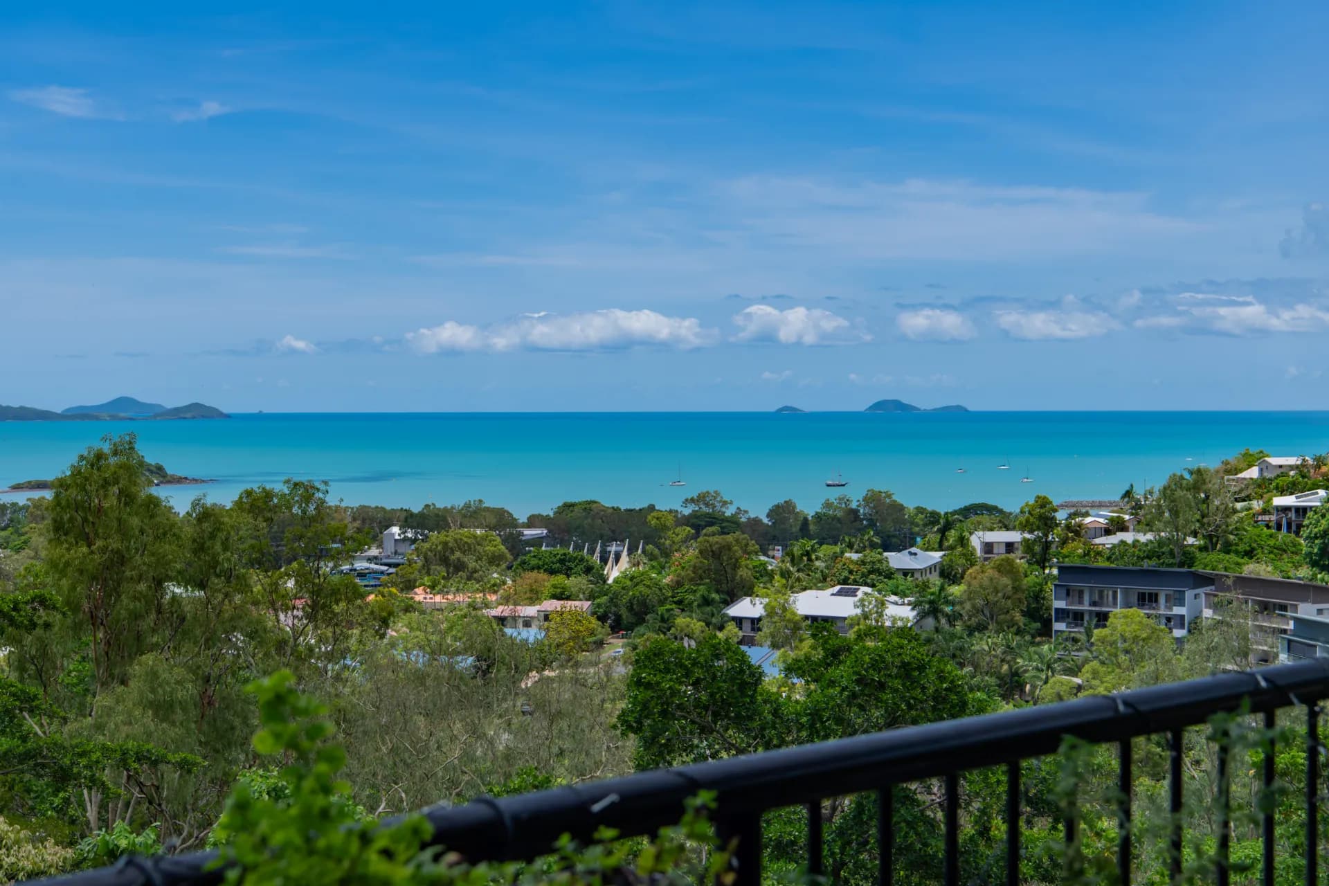 21 Yachtsman Parade, Cannonvale - Thumbnail 3