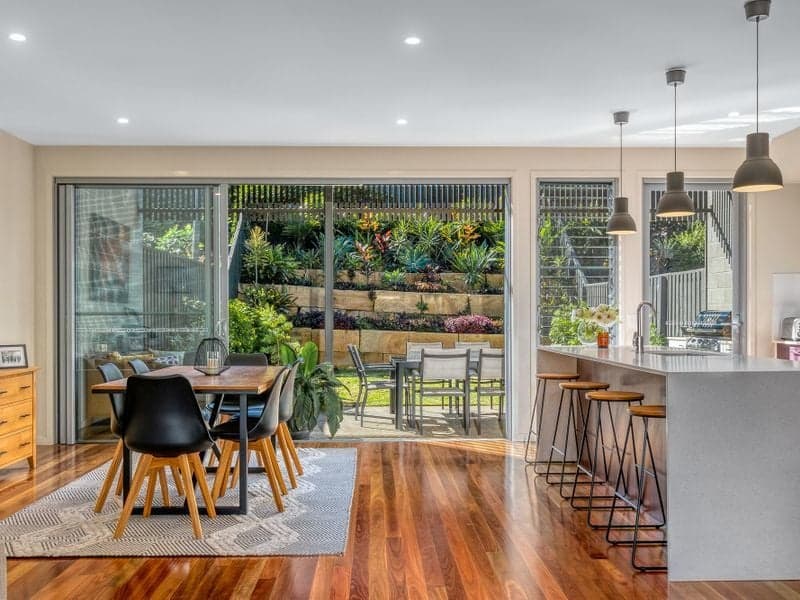 100/35 Kersley Road, Kenmore - Thumbnail 2