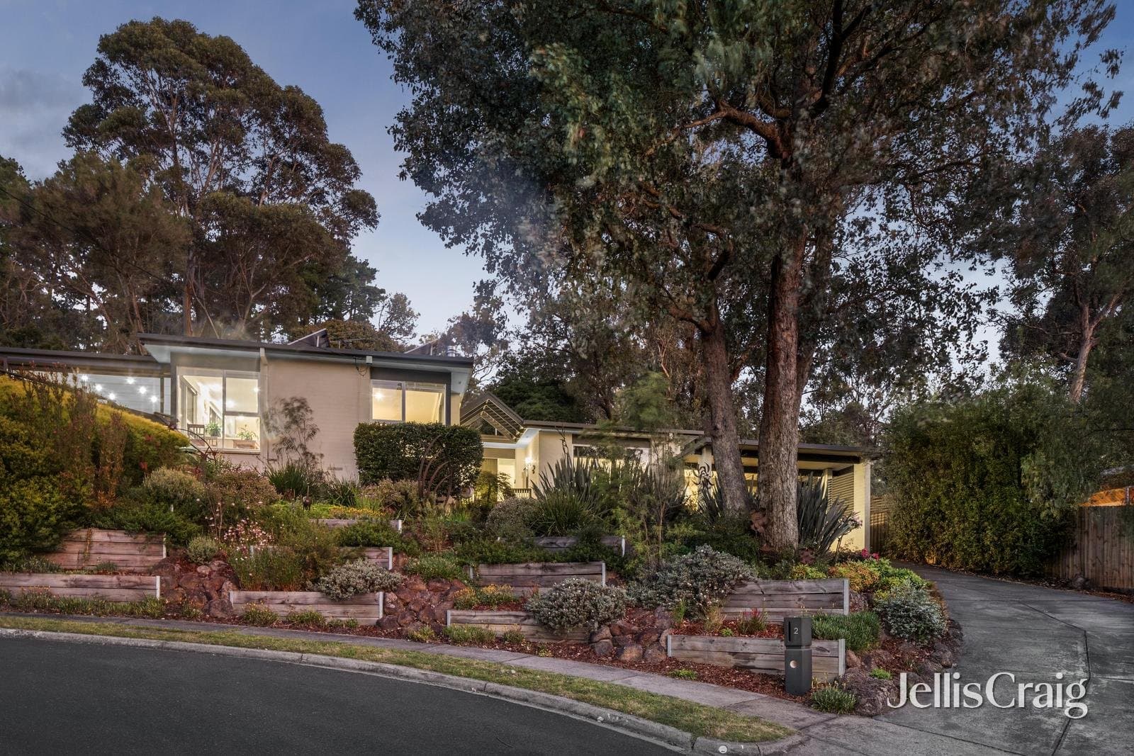 2 Kent Court, Eltham, Eltham - Thumbnail 2