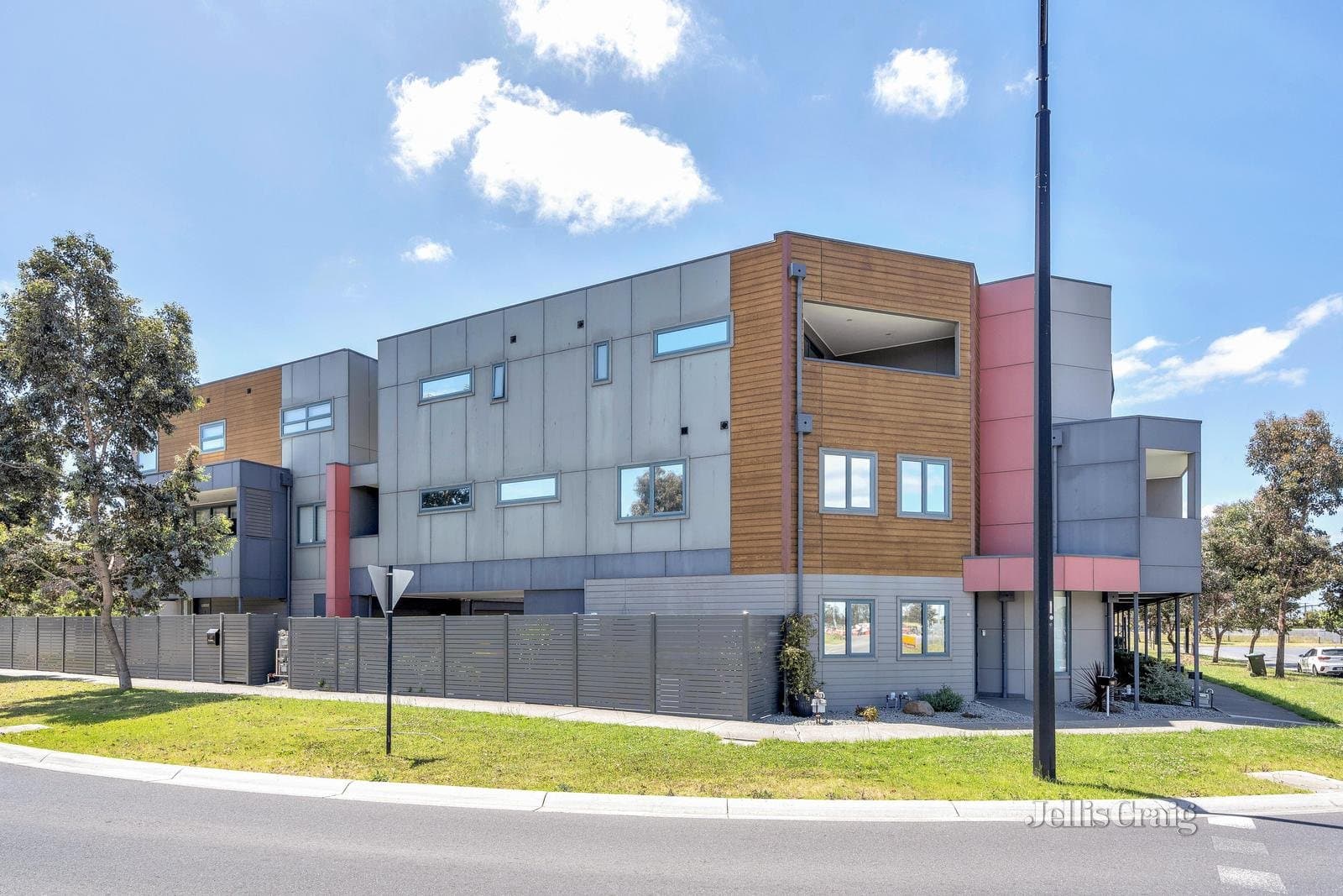 15/1 Brunswick Crescent, Craigieburn, Craigieburn - Thumbnail 2
