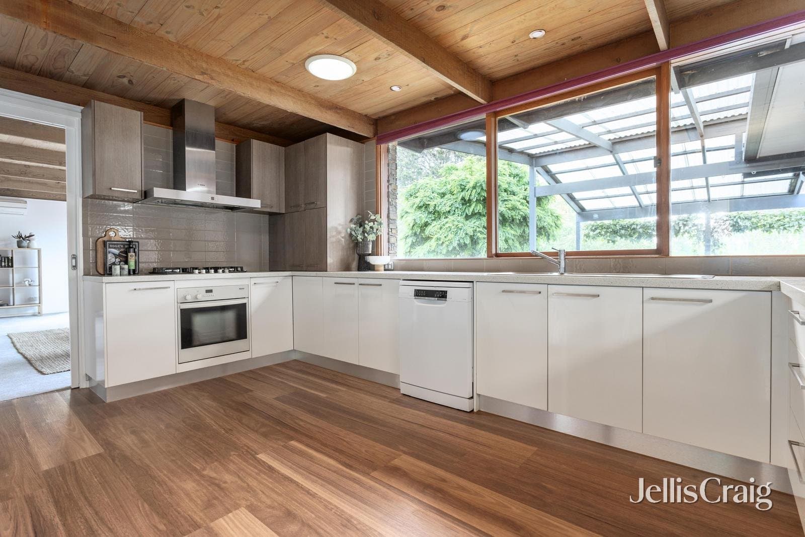 8 Jelbart Court, Eltham, Eltham - Thumbnail 6