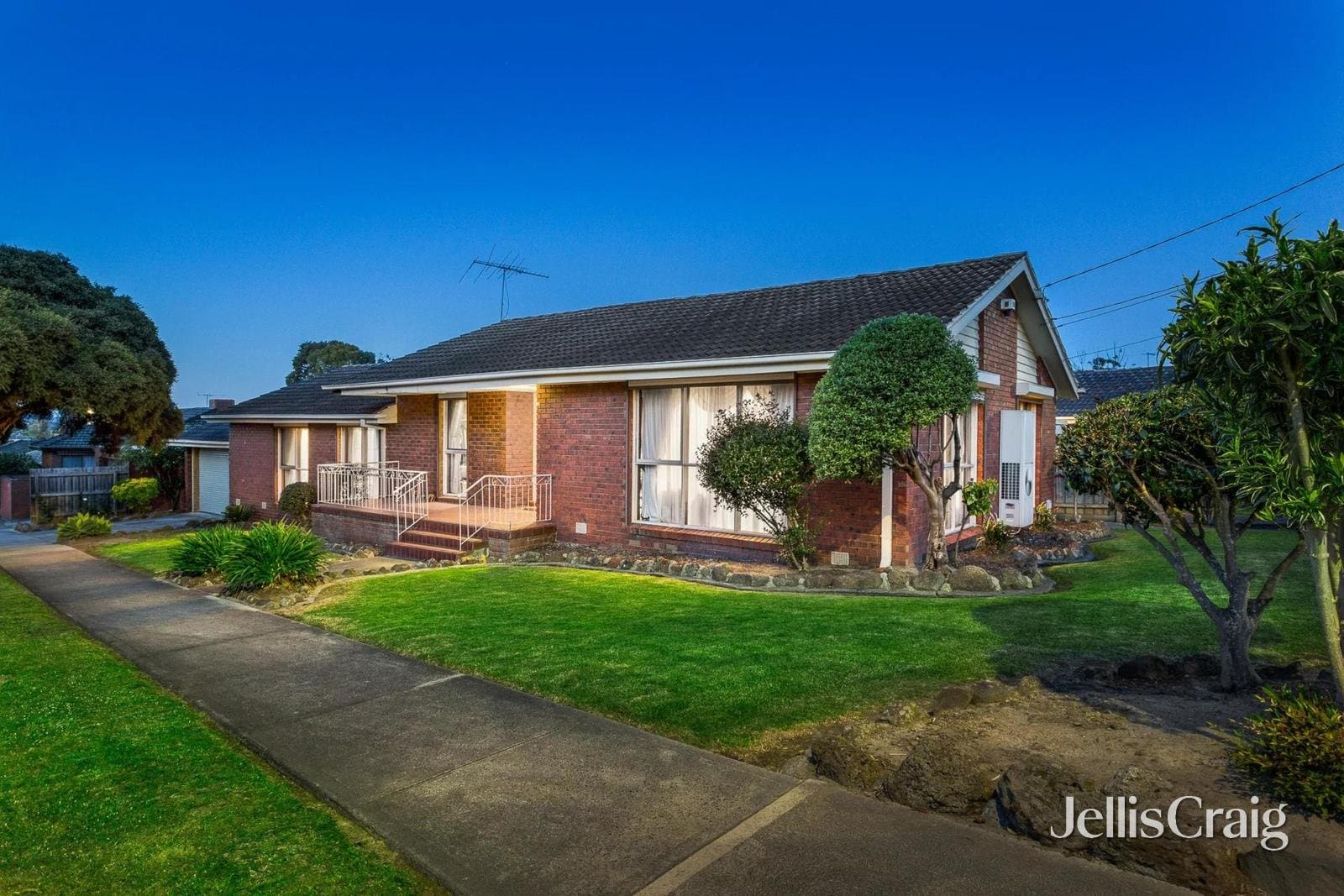 39 Victoria Street, Bulleen, Bulleen - Thumbnail 2