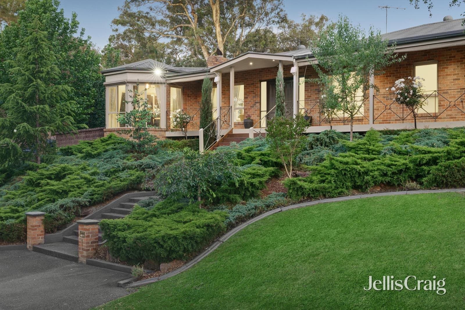 1 Victoria Close, Eltham, Eltham - Thumbnail 3