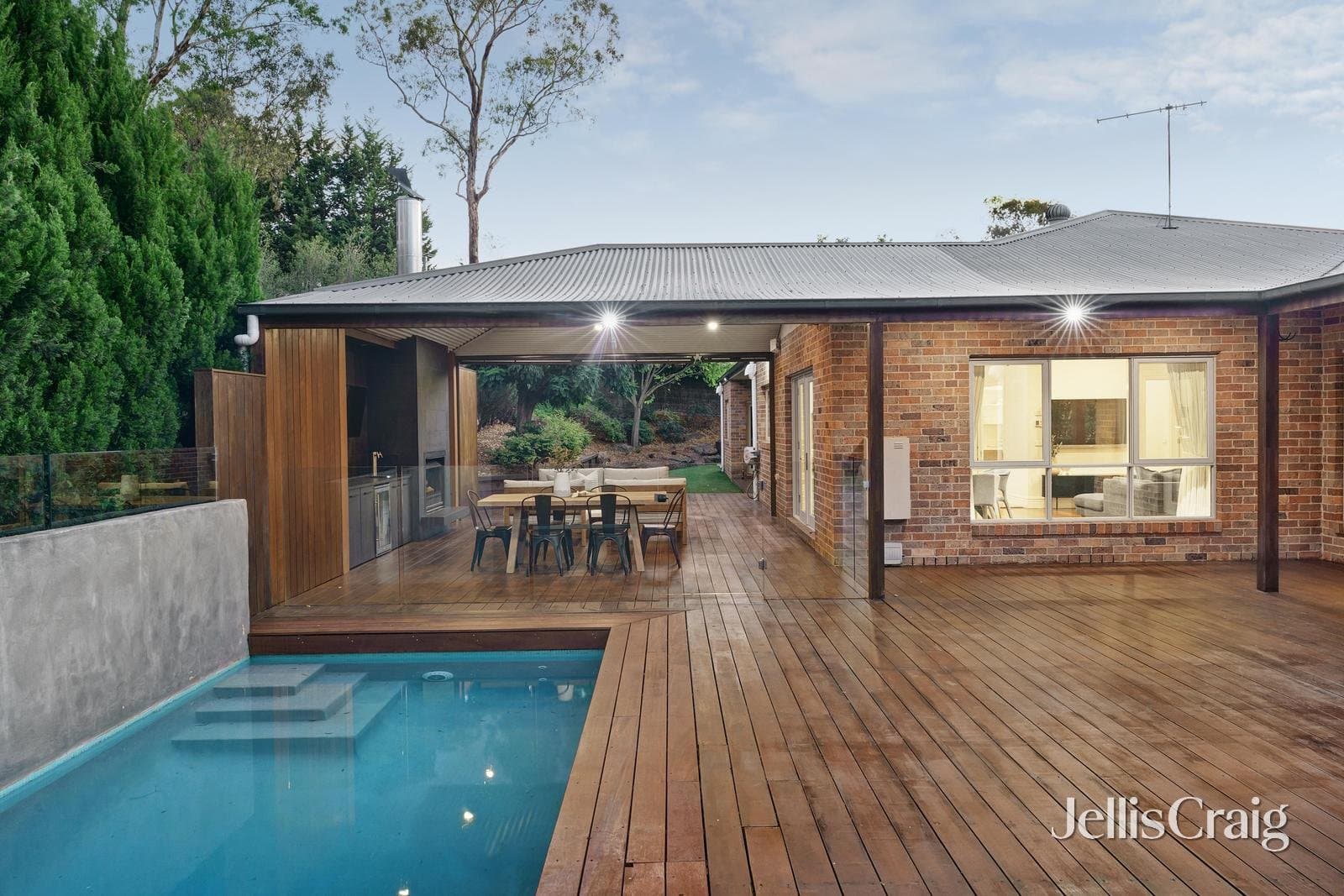1 Victoria Close, Eltham, Eltham - Thumbnail 4