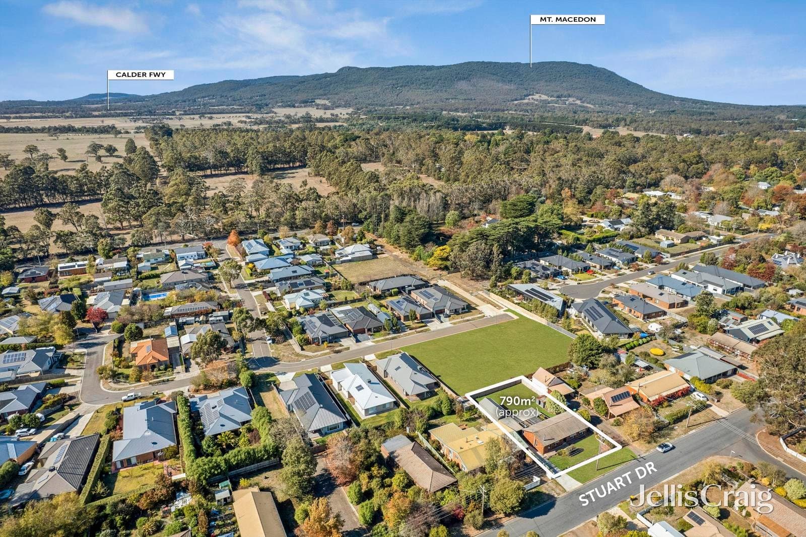 20 Stuart Drive, Woodend, Woodend - Image 1