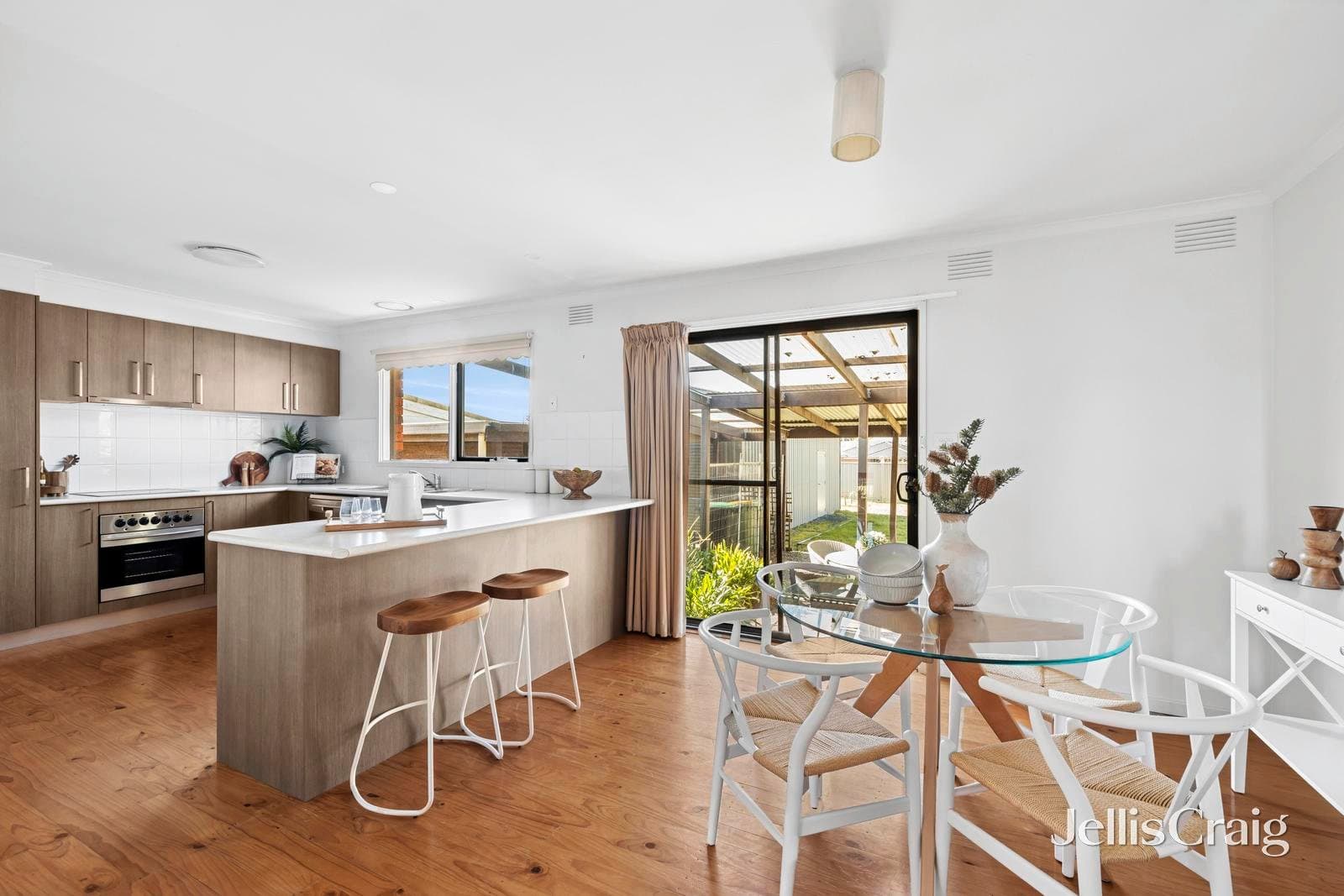20 Stuart Drive, Woodend, Woodend - Thumbnail 2