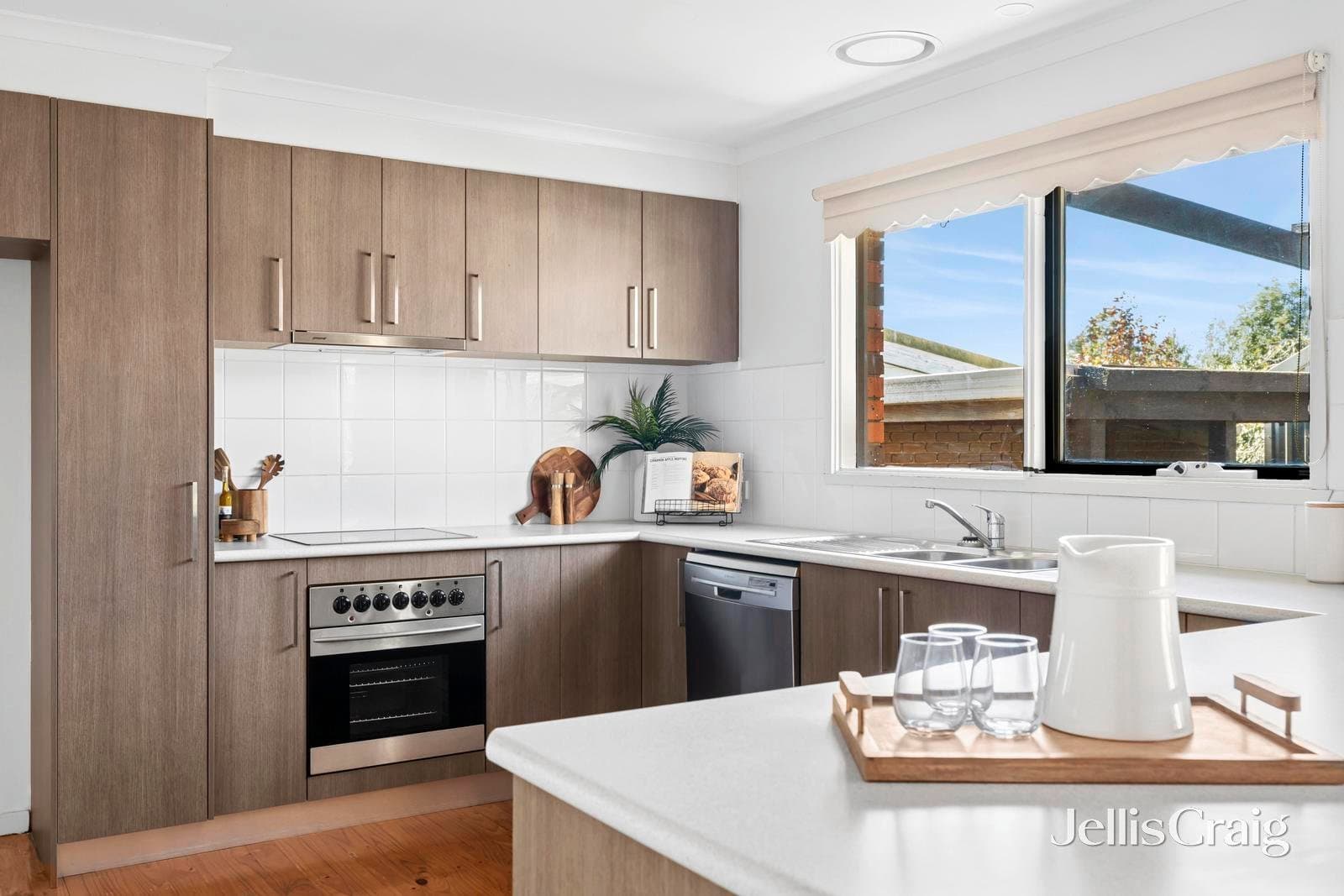 20 Stuart Drive, Woodend, Woodend - Thumbnail 3
