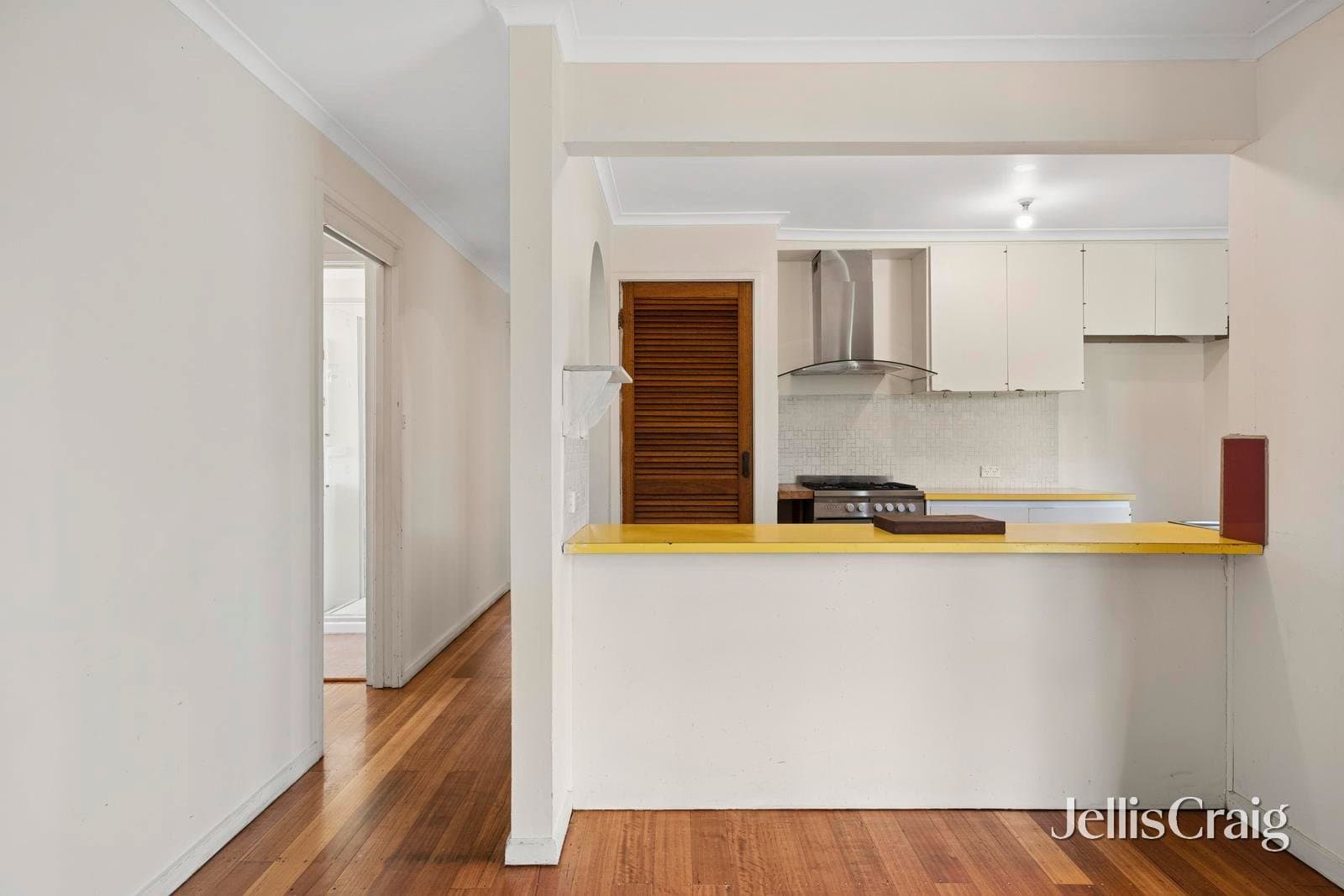 12 Russell Avenue, Woodend, Woodend - Thumbnail 6