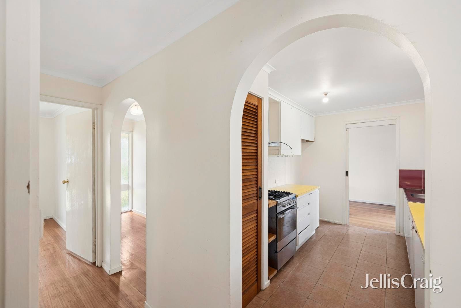 12 Russell Avenue, Woodend, Woodend - Thumbnail 7