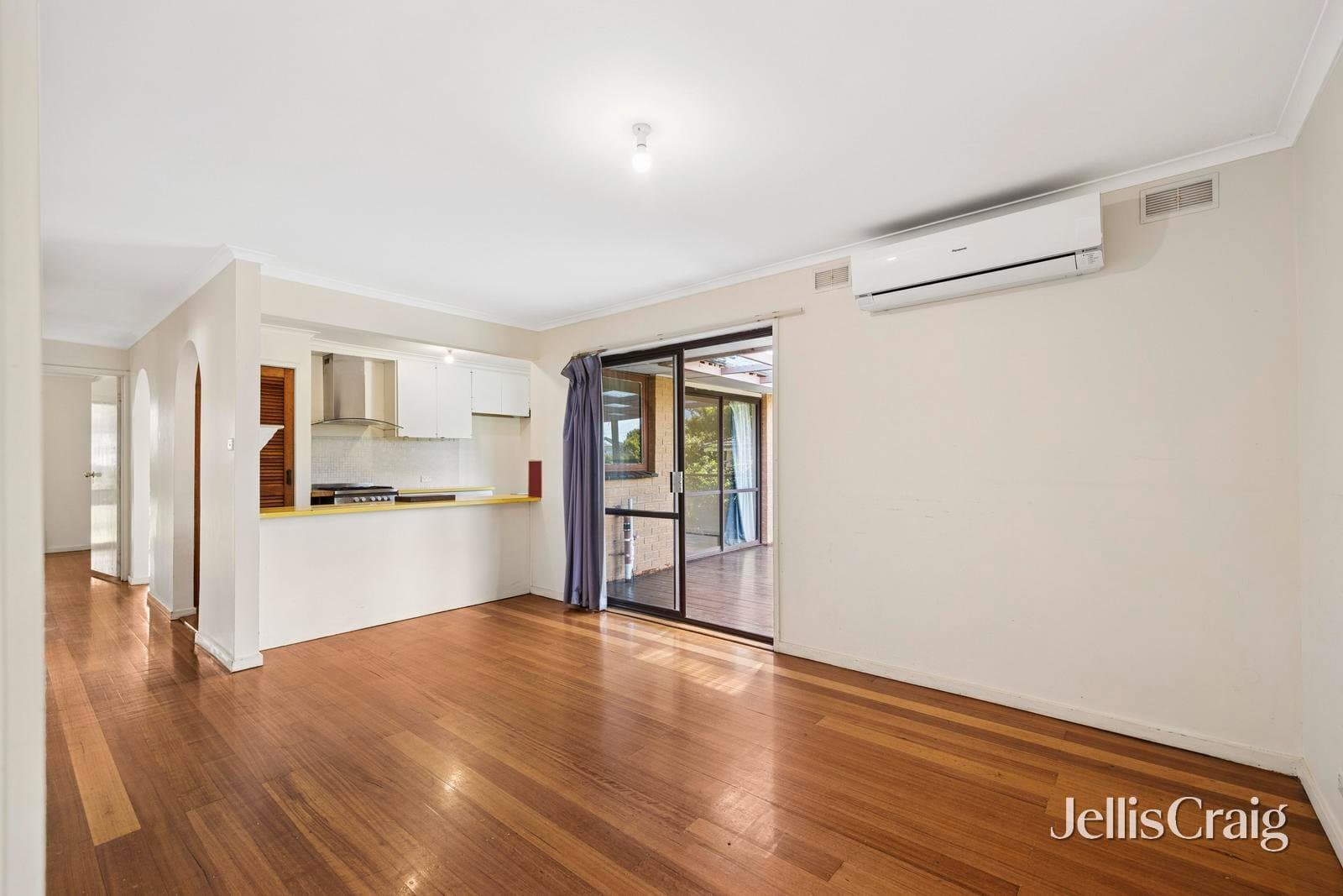 12 Russell Avenue, Woodend, Woodend - Thumbnail 8