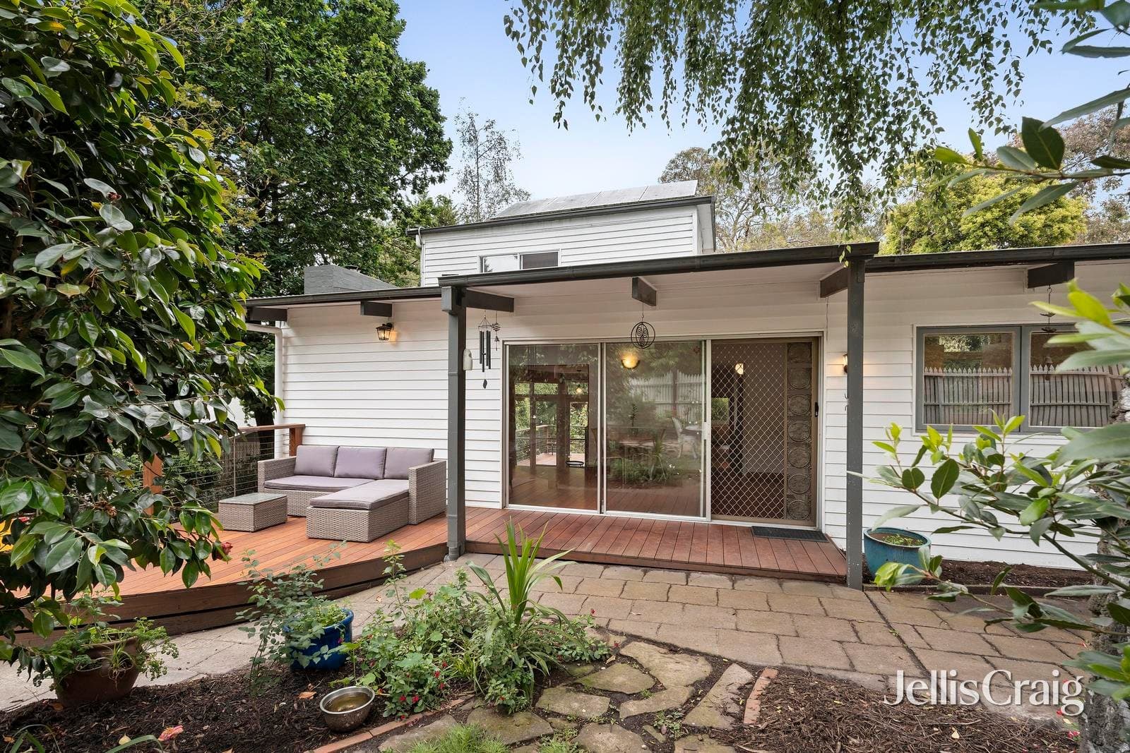 16 Croydon Way, Croydon, Croydon - Thumbnail 2