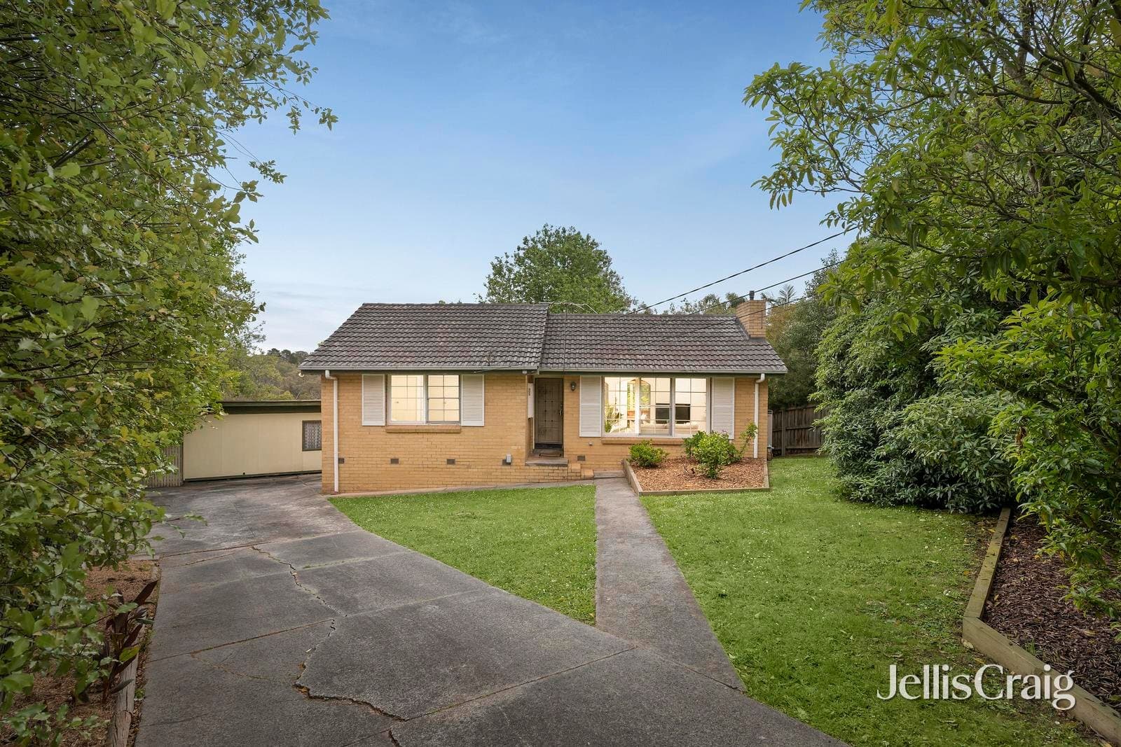 43 Ballantyne Crescent, Kilsyth, Kilsyth - Thumbnail 2