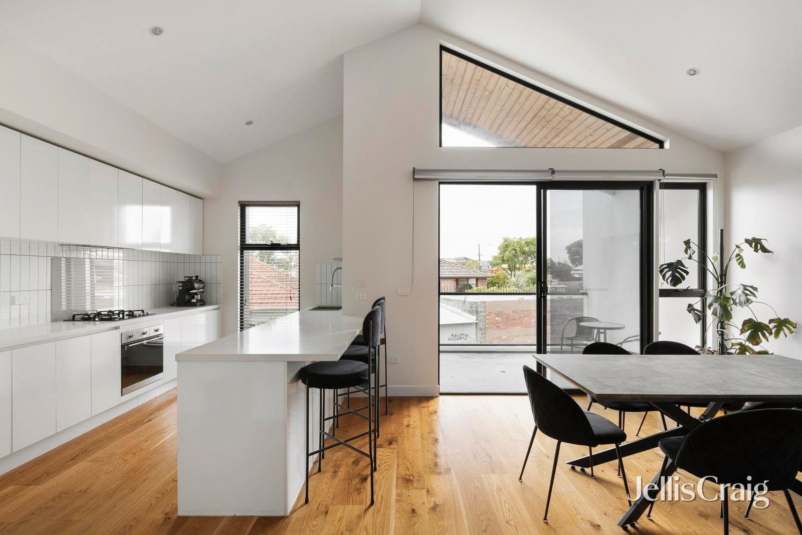 3/16 Swallow Street, Preston, Preston - Thumbnail 2