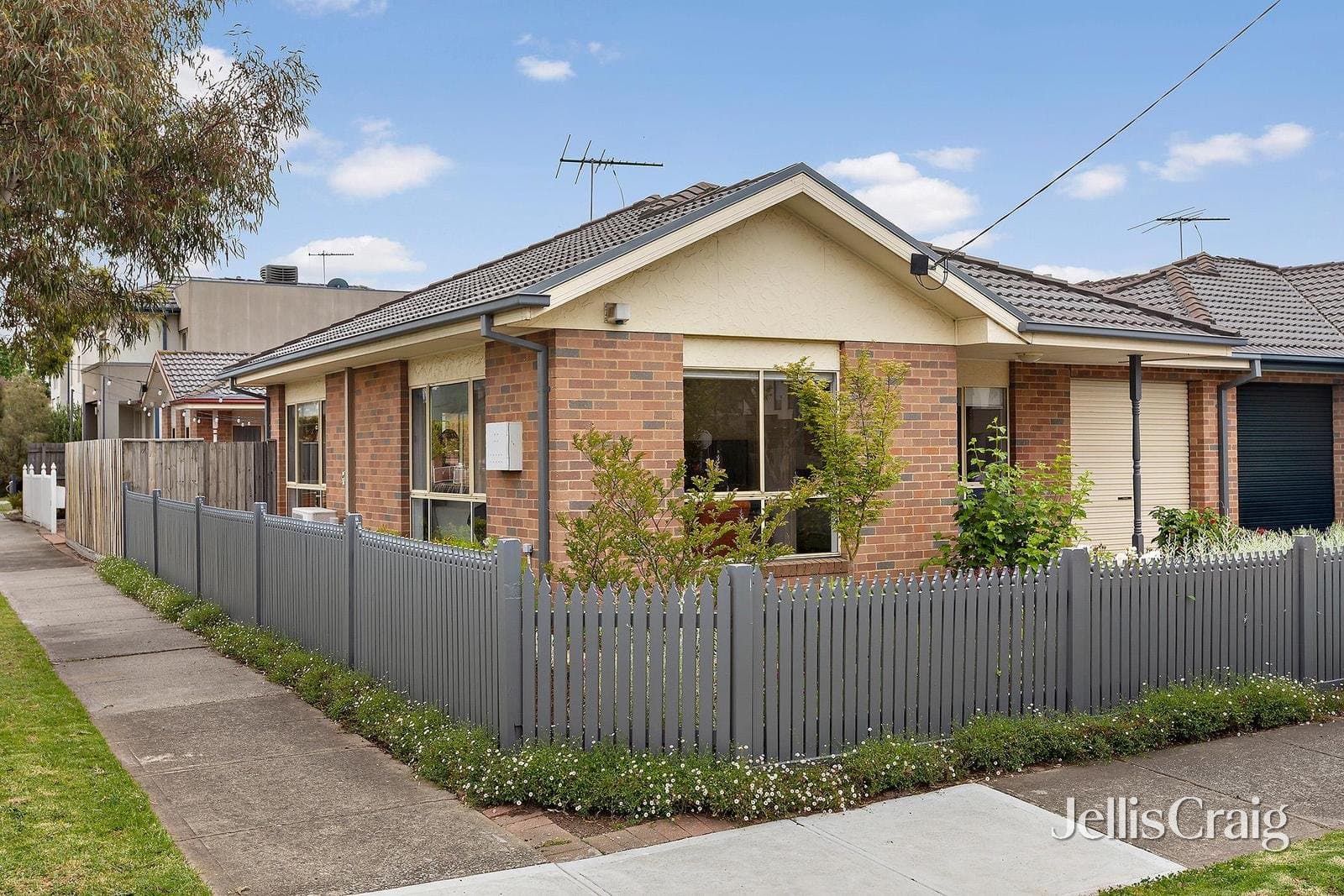 68a South Street, Hadfield, Hadfield - Image 1