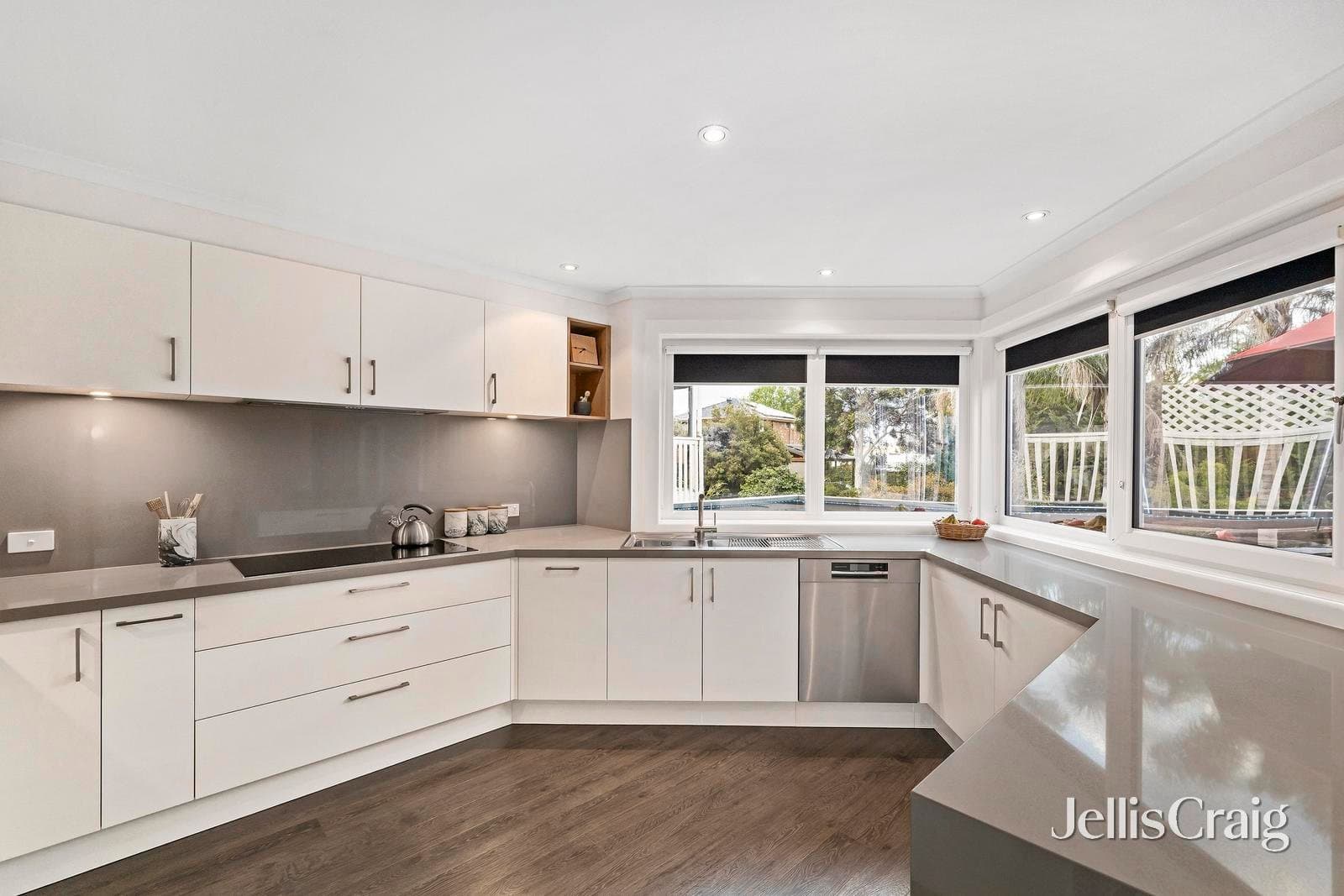 39 Alpine Way, Kilsyth, Kilsyth - Thumbnail 3