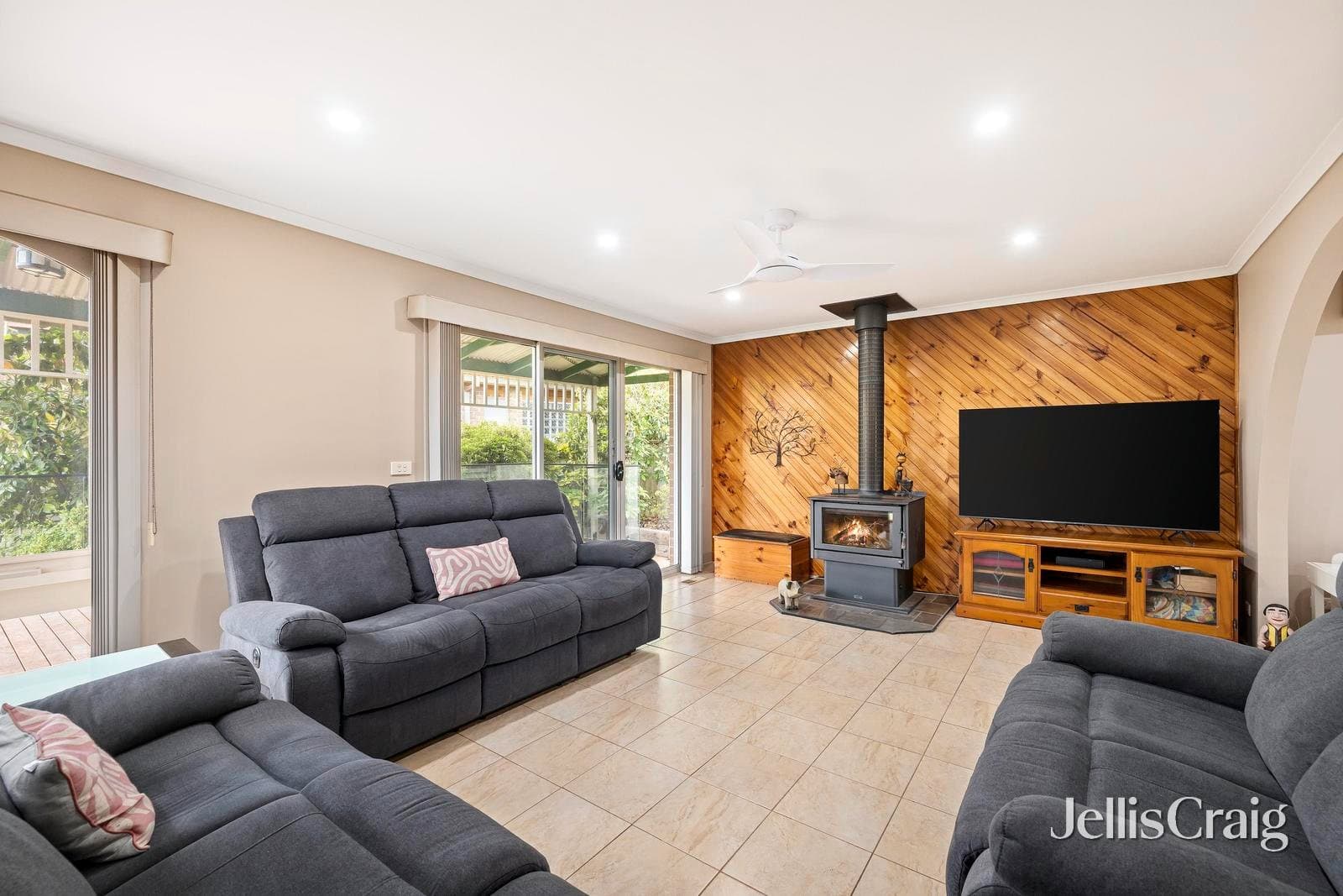 35 Melrose Avenue, Coldstream, Coldstream - Thumbnail 3