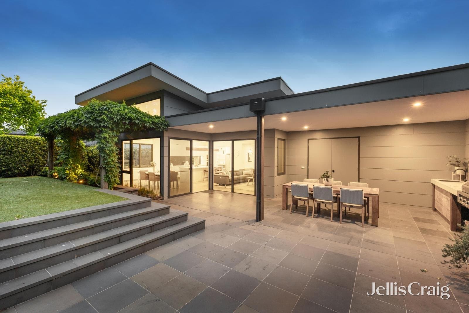 35 Barkly Terrace, Mitcham, Mitcham - Thumbnail 2