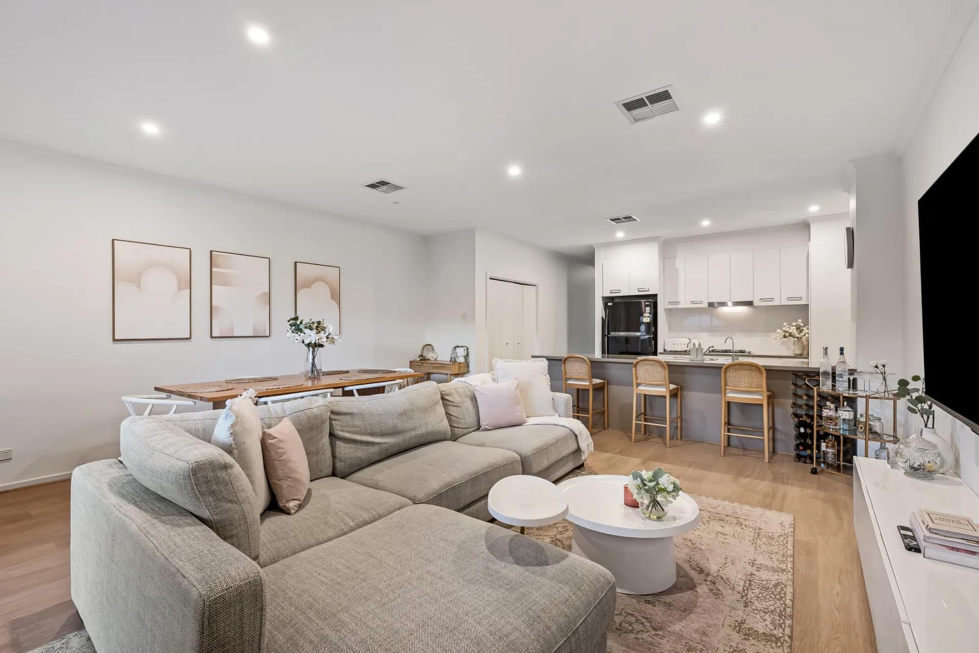 31 Hammond Road, Findon - Thumbnail 2