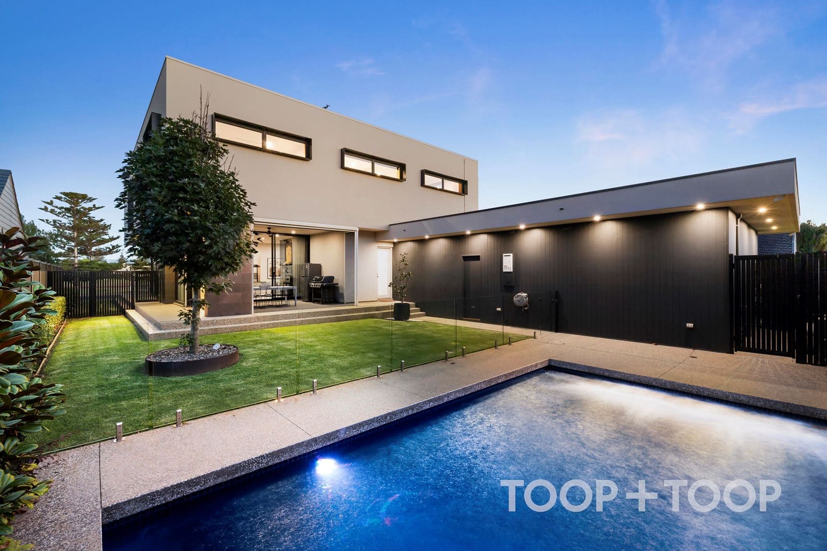 26 Patawalonga Frontage, Glenelg North SA 5045, Glenelg North - Thumbnail 2