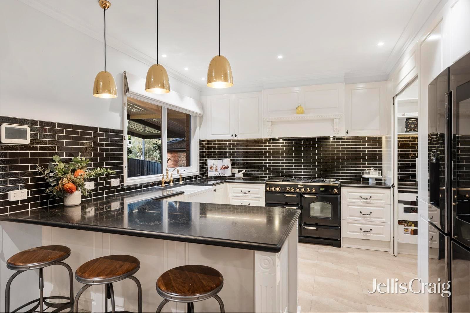 6 Bayles Court, Donvale, Donvale - Thumbnail 4