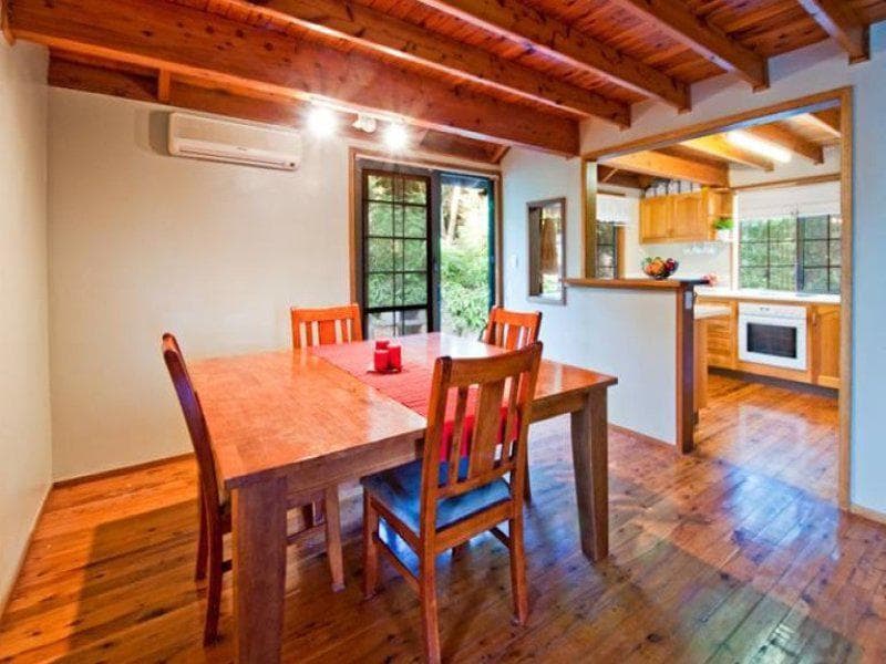 8 Jocelyn Court, Chapel Hill - Thumbnail 3