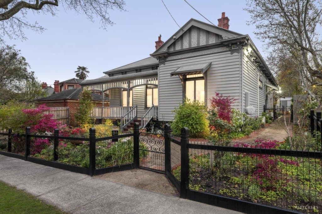94 Windsor Crescent, Surrey Hills - Thumbnail 2