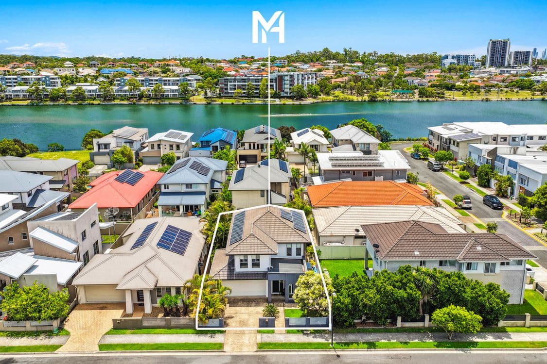 22 Elizabeth Crescent, Varsity Lakes, QLD 4227, Varsity Lakes - Thumbnail 2