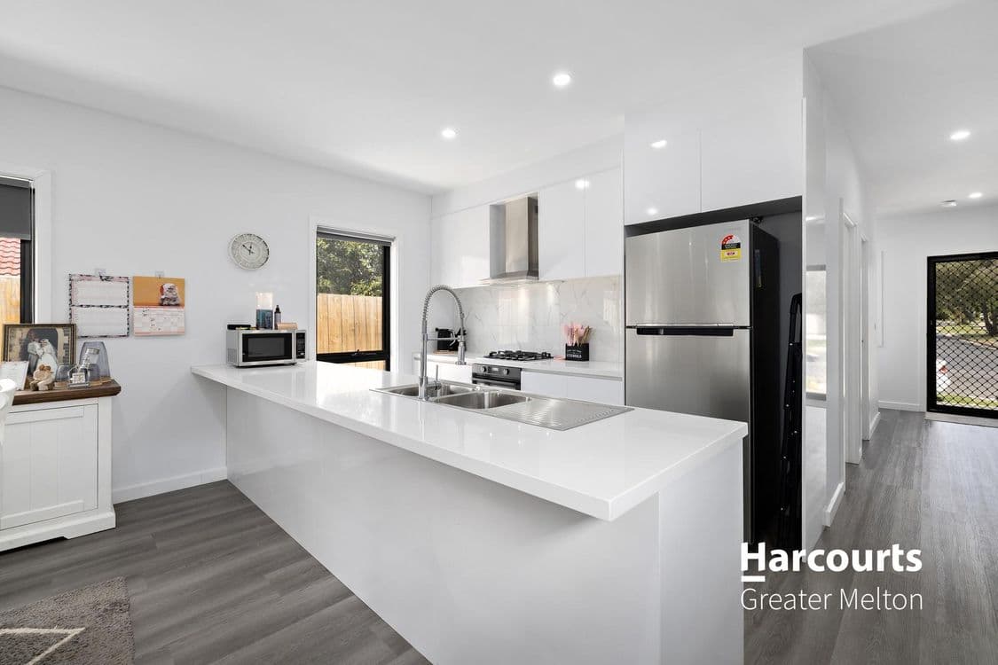 8 Gloucester Way, MELTON WEST, VIC 3337, Melton West - Thumbnail 2