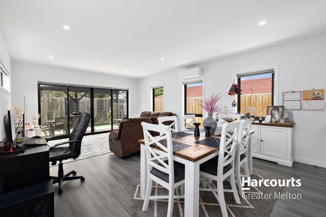8 Gloucester Way, MELTON WEST, VIC 3337, Melton West - Thumbnail 4